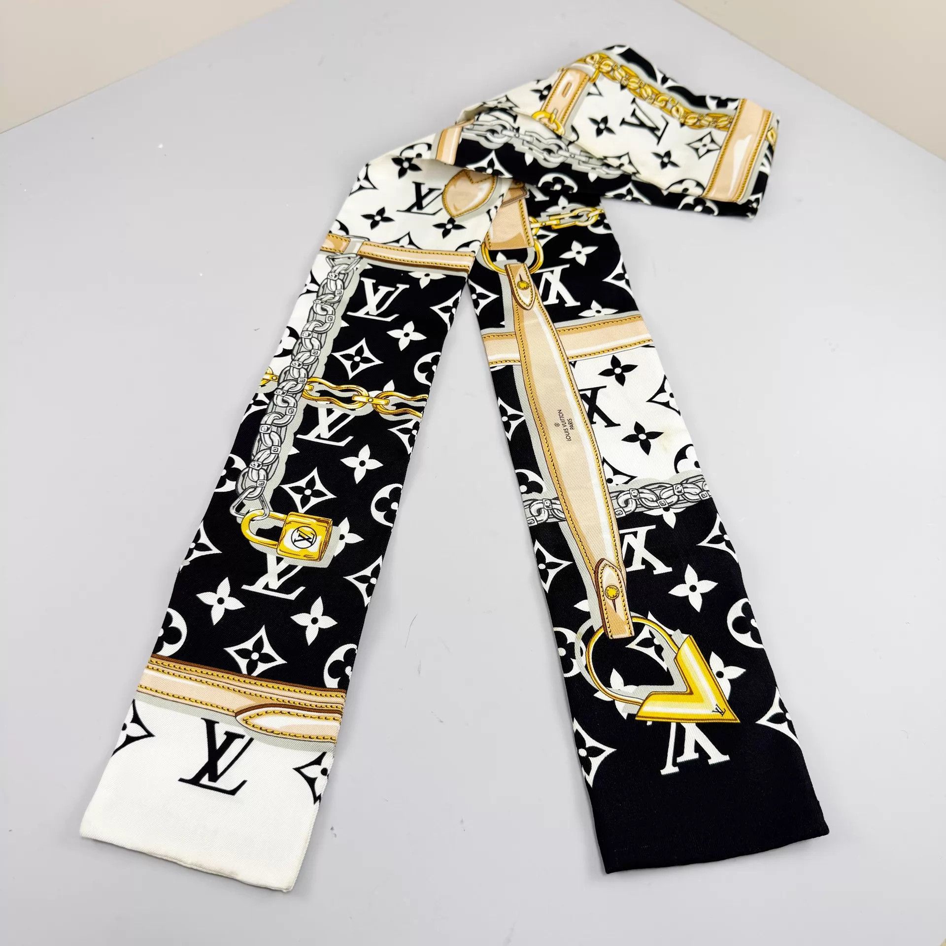 Louis Vuitton LV Black White Monogram 120x8cm 95 New Scarf Size ONE SIZE - 2 Thumbnail