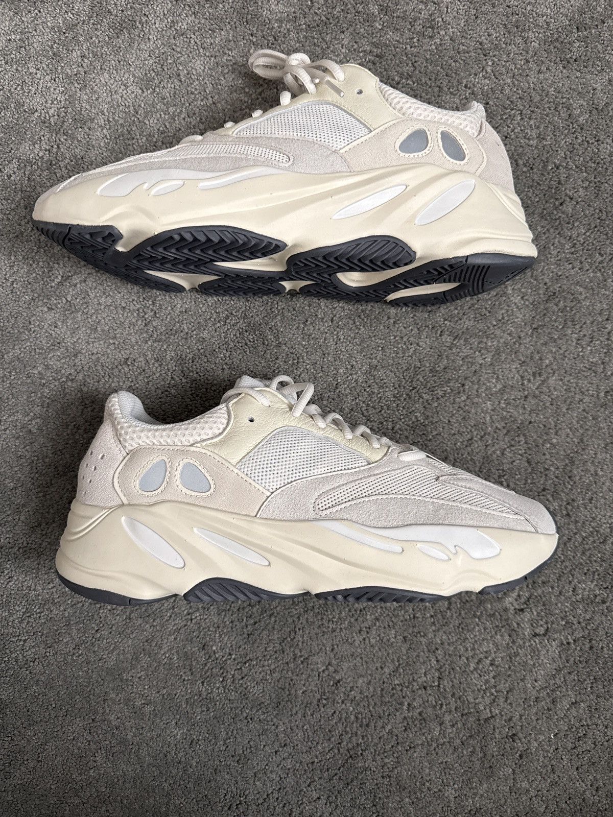 Yeezy Yeezy 700 analog Size US 10.5 / EU 43-44 - 11 Thumbnail