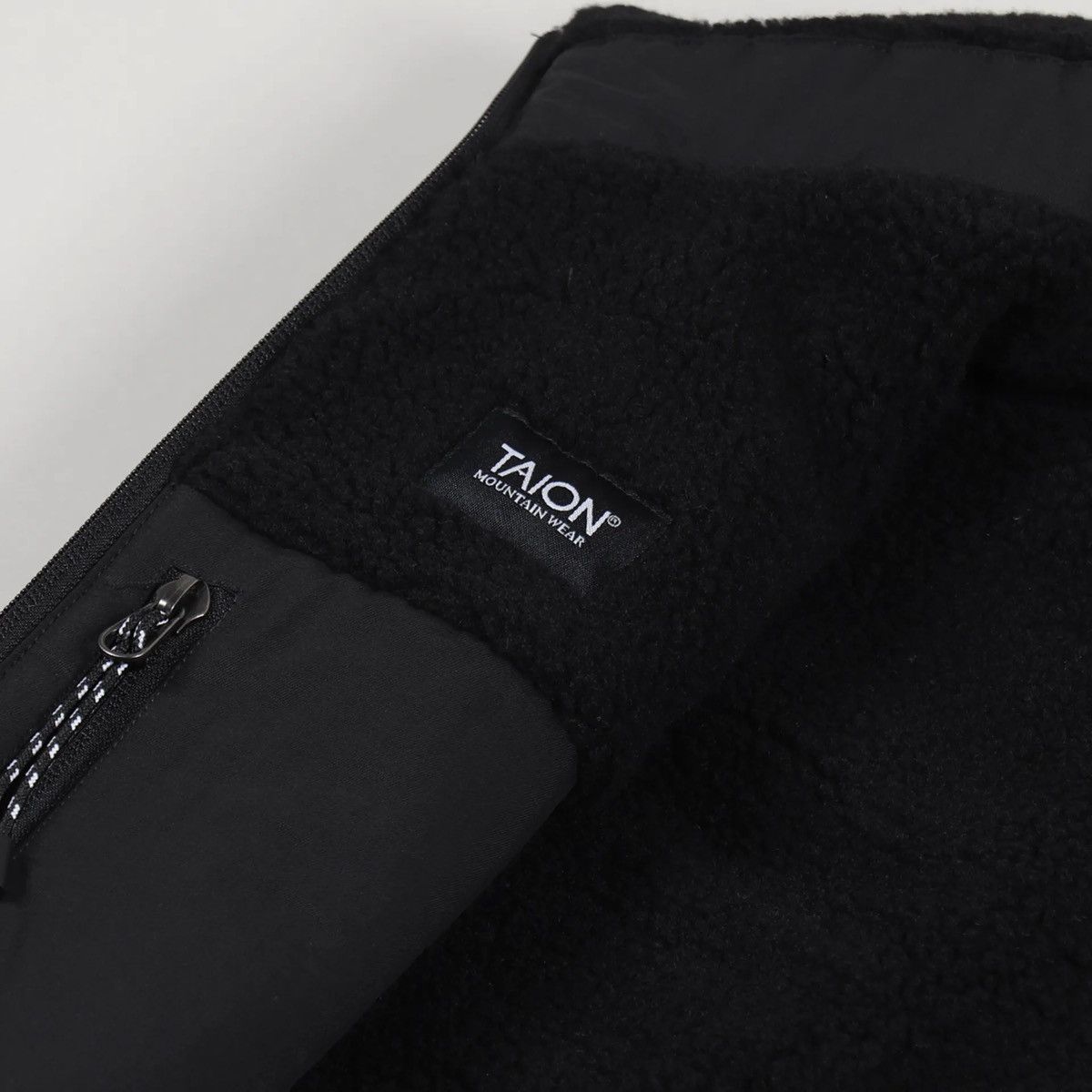TAION TAION Men's Reversible Boa Fleece Down Vest in Black/Black Size US M / EU 48-50 / 2 - 7 Thumbnail