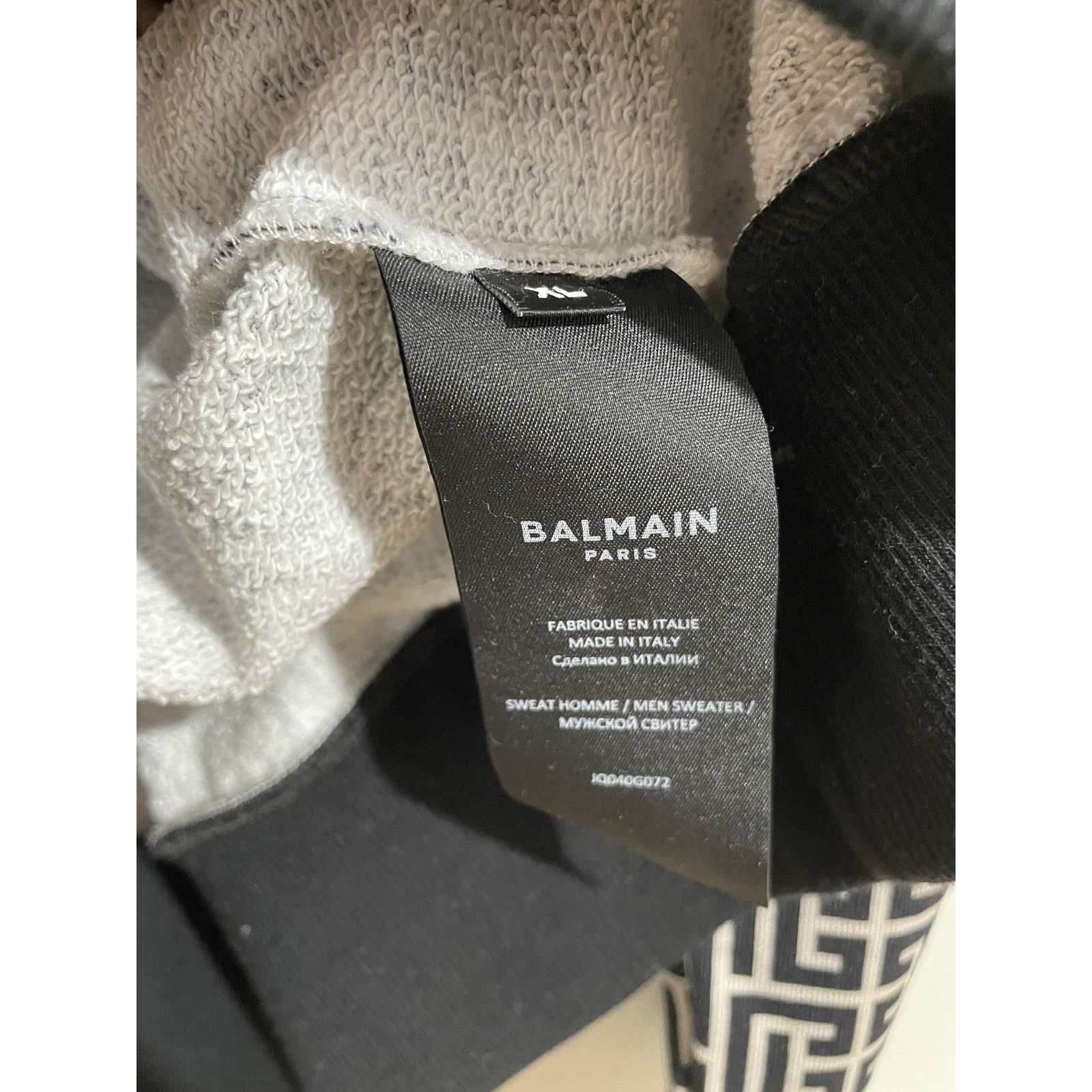 Balmain BALMAIN MONOGRAM CREST CREWNECK SWEATSHIRT SIZE XL PREOWNED Size US XL / EU 56 / 4 - 4 Thumbnail