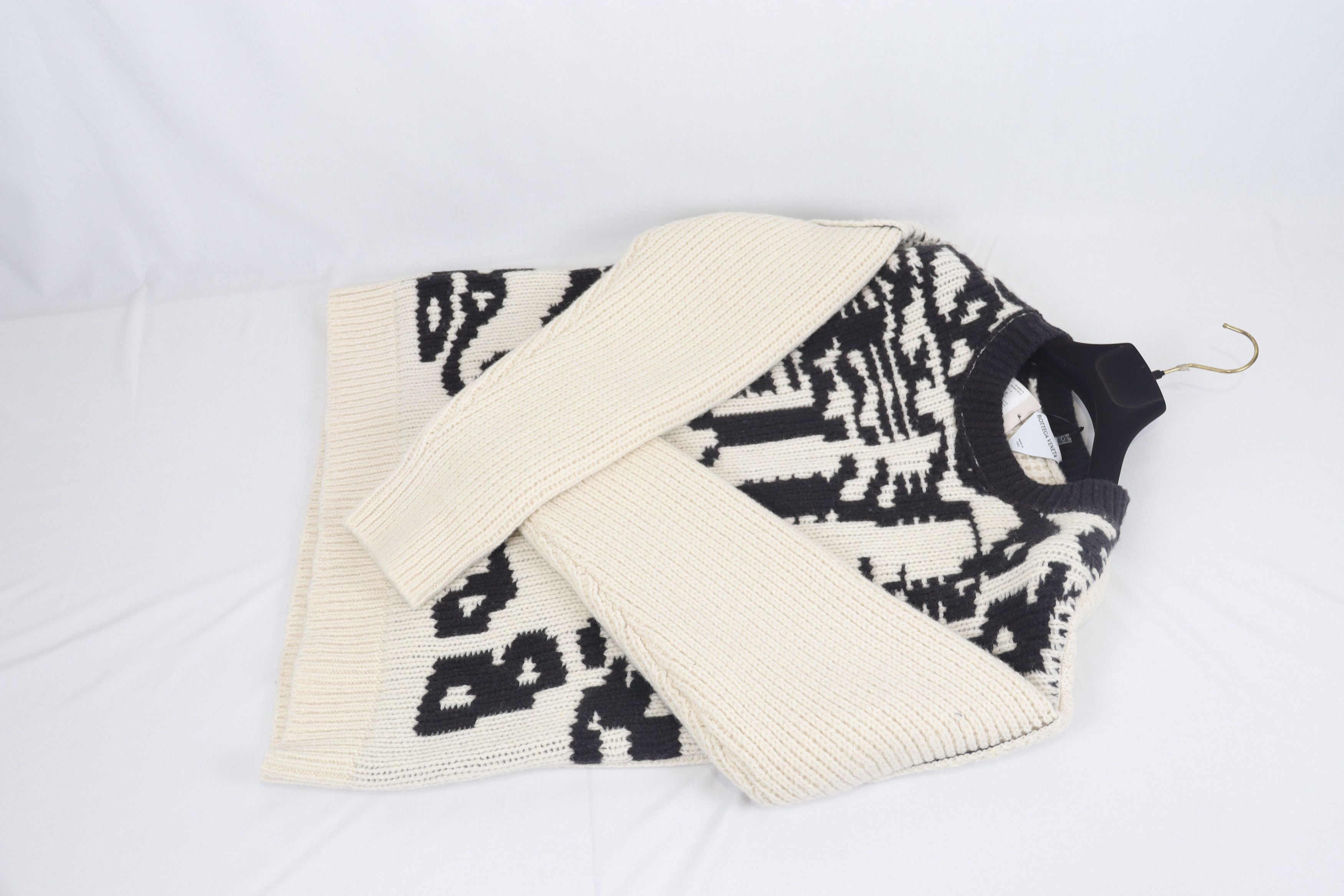 Bottega Veneta o1rshd11223 Logo Jacquard Sweater in Beige & Black Size US XXL / EU 58 / 5 - 3 Thumbnail