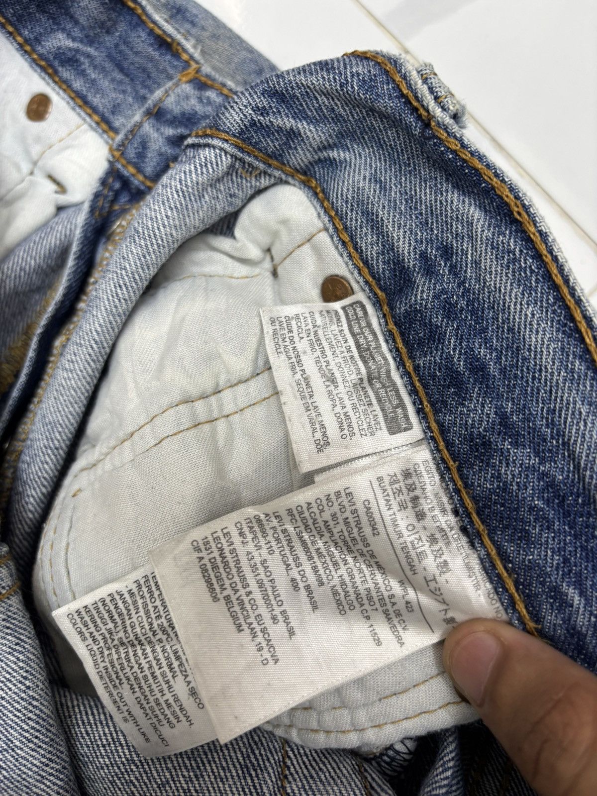Levi's × Undercover Vintage Levis 501 Kurt Cobain Distressed Denim Jeans Size US 33 - 13 Thumbnail