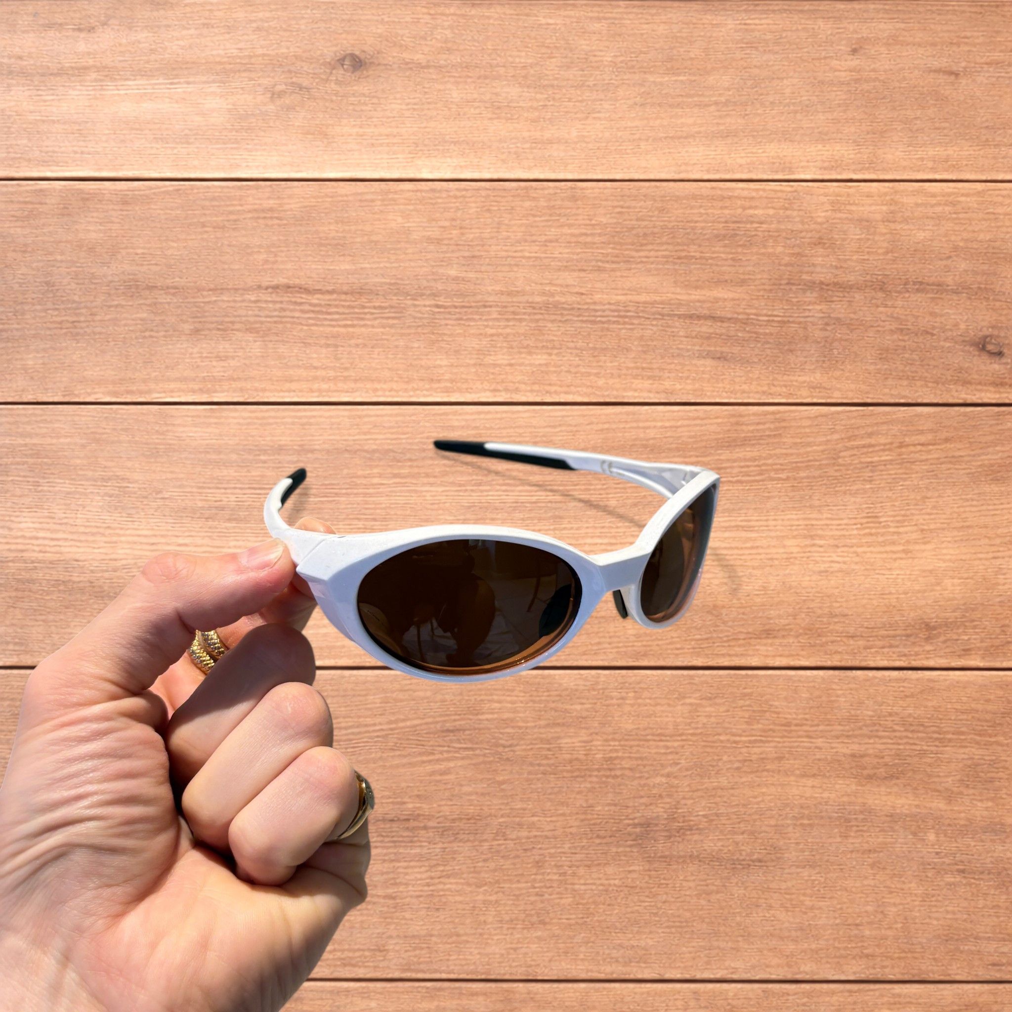 Japanese Brand Mirrored polarised sunglasses in white with brown lens. Size ONE SIZE - 7 Thumbnail