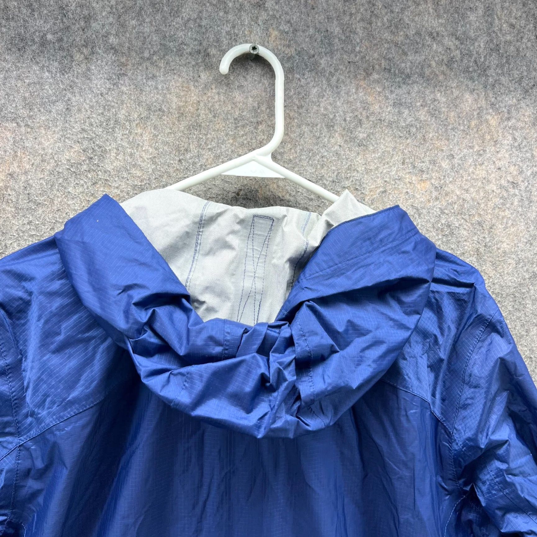 Vintage VINTAGE LL Bean Jacket Women Large Blue Trail Model Rain Coat Hooded Nylon Rugged 268313 Size L / US 10 / IT 46 - 2 Thumbnail