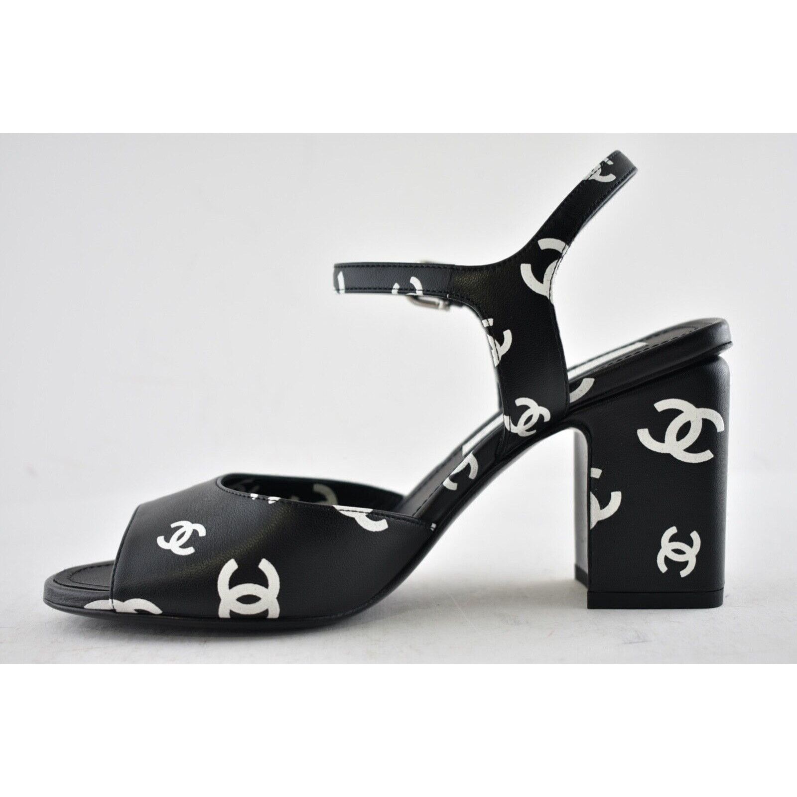 Chanel Chanel Print Lambskin Ankle Strap Block Heel Sandal 40.5 Size US 10.5 / IT 40.5 - 7 Thumbnail