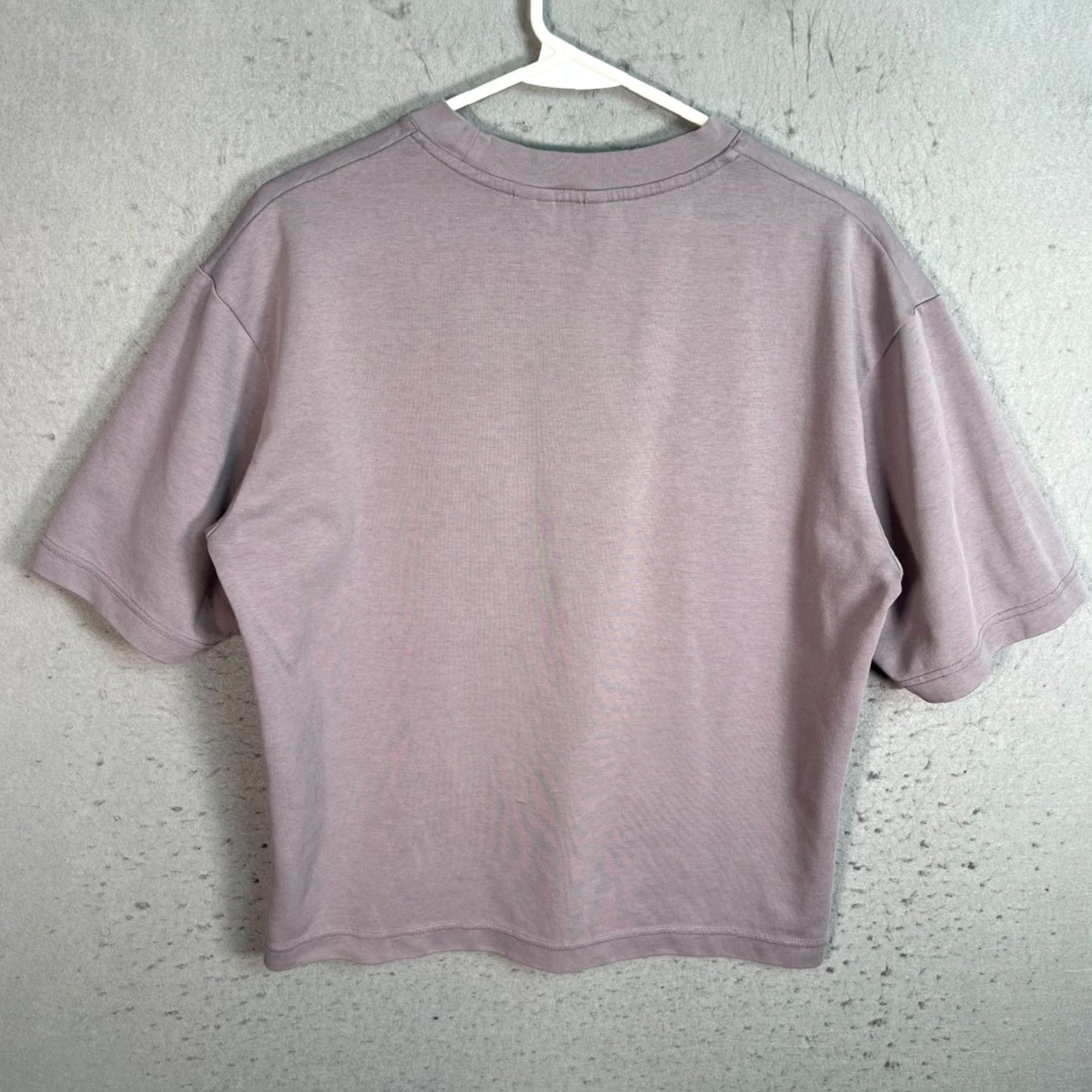 Uniqlo Uniqlo T-Shirt Shirt Womens Size S Lavender Purple Uniqlo U Airism Short Sleeve Crew Neck Size S / US 4 / IT 40 - 2 Thumbnail