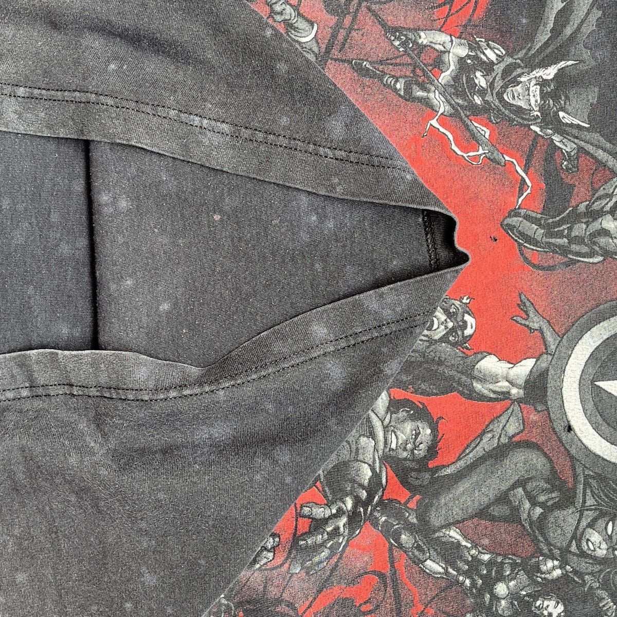 Mad Engine VINTAGE Y2K DISTRESSED FADED THE AVENGERS MARVEL TSHIRT Size US M / EU 48-50 / 2 - 20 Thumbnail
