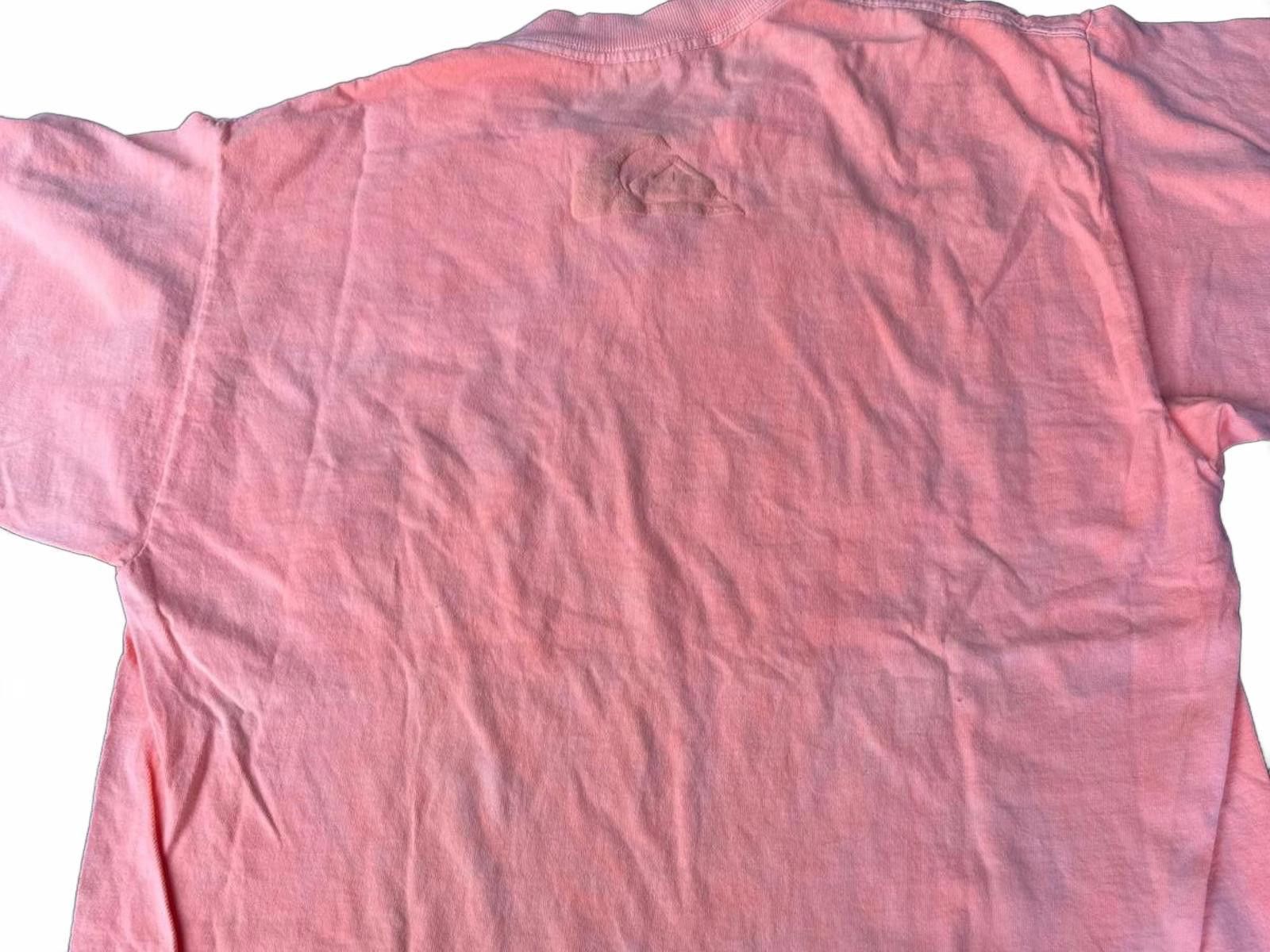 Quicksilver Vtg Quiksilver Embossed Logo Coral Pink T-Shirt Made in USA Size US M / EU 48-50 / 2 - 4 Thumbnail