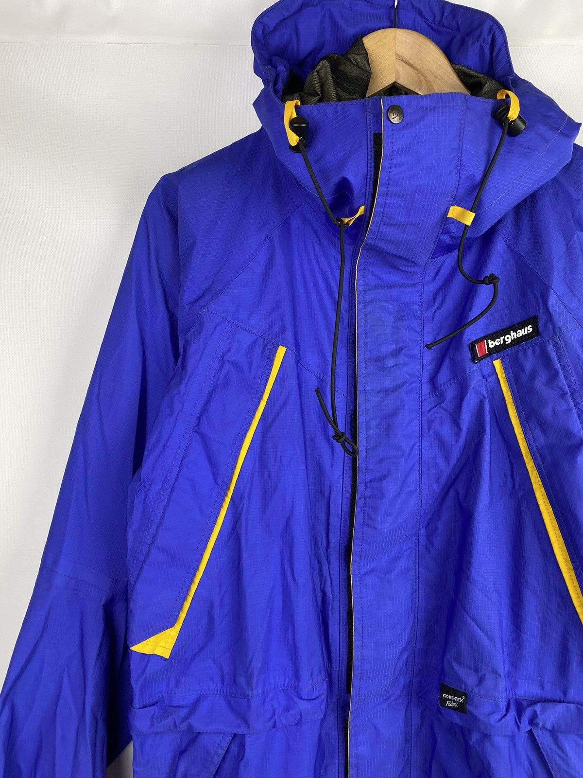 Berghaus × Vintage Berghaus vintage gore Tex thunderflash Jacket size S Size US S / EU 44-46 / 1 - 4 Thumbnail