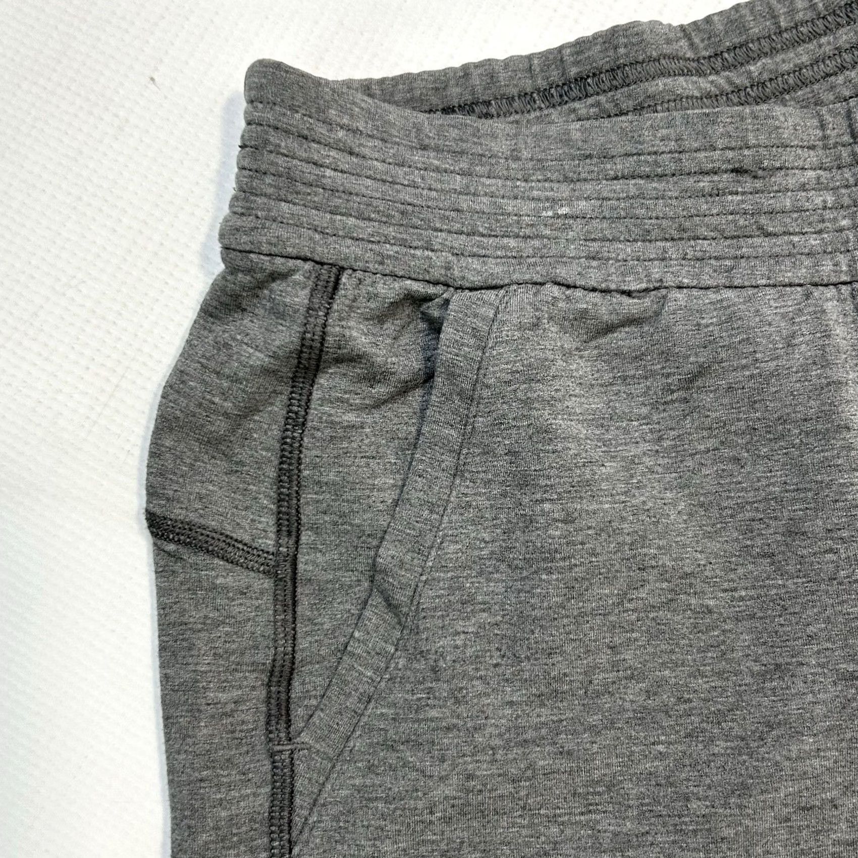 Lululemon Lululemon Pants Women’s Size 4 Light Gray Joggers Active Sweatpants Size 27" / US 4 / IT 40 - 4 Thumbnail