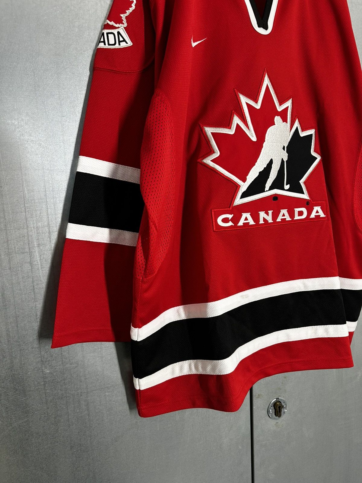 Nike Vintage Nike Canada Ice Hockey National Team NFL Jersey Size US XL / EU 56 / 4 - 3 Thumbnail