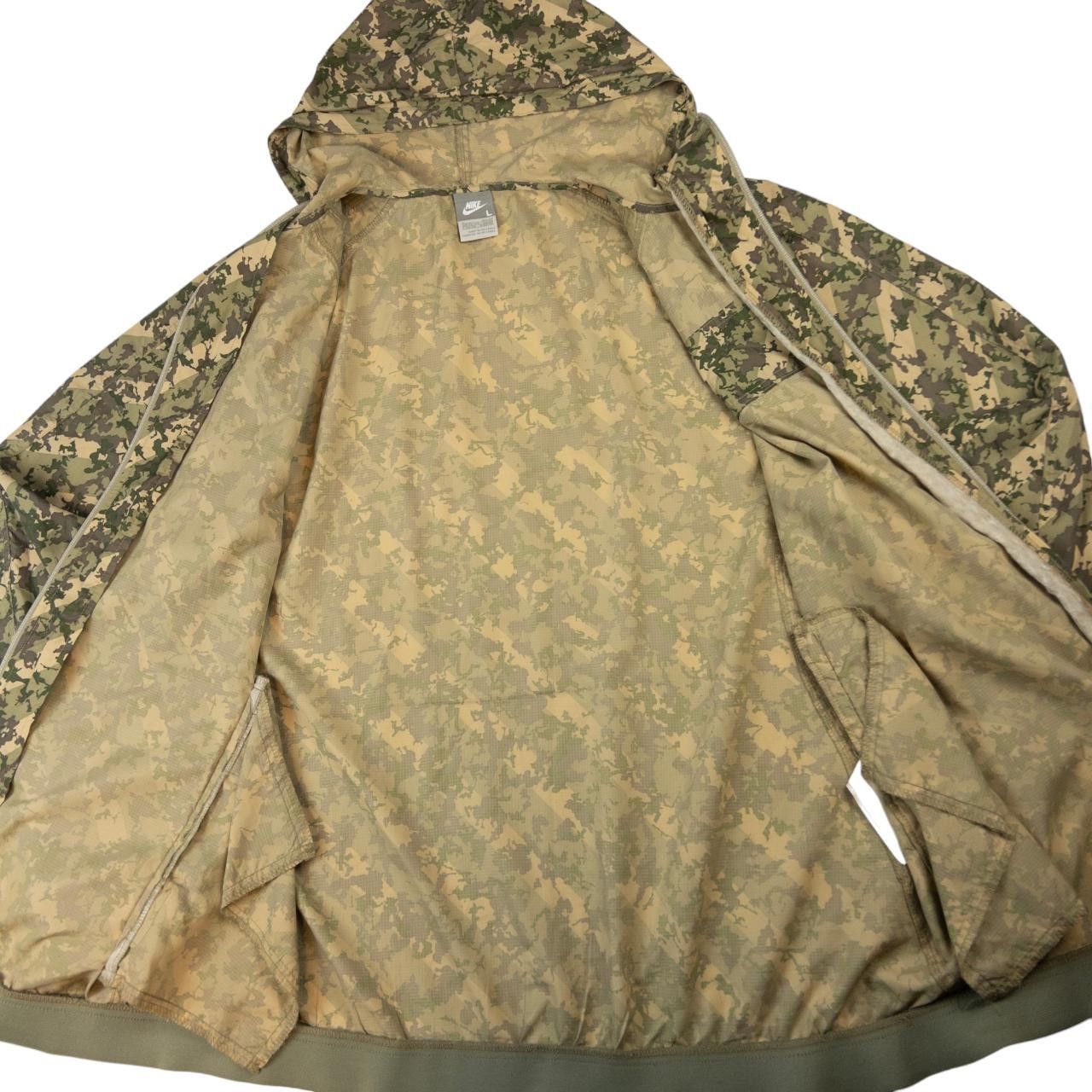 Nike Vintage Nike Camo Zip Up Jacket Size L Size US L / EU 52-54 / 3 - 4 Thumbnail