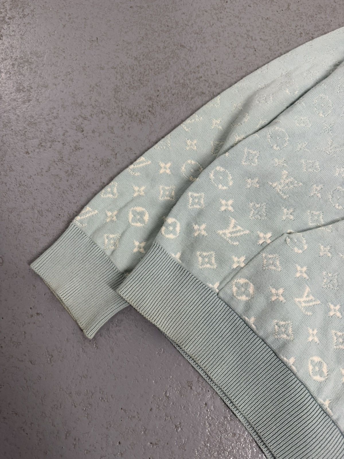 Louis Vuitton Louis Vuitton Gradient Monogram Baby Blue Hoodie Size US L / EU 52-54 / 3 - 3 Thumbnail