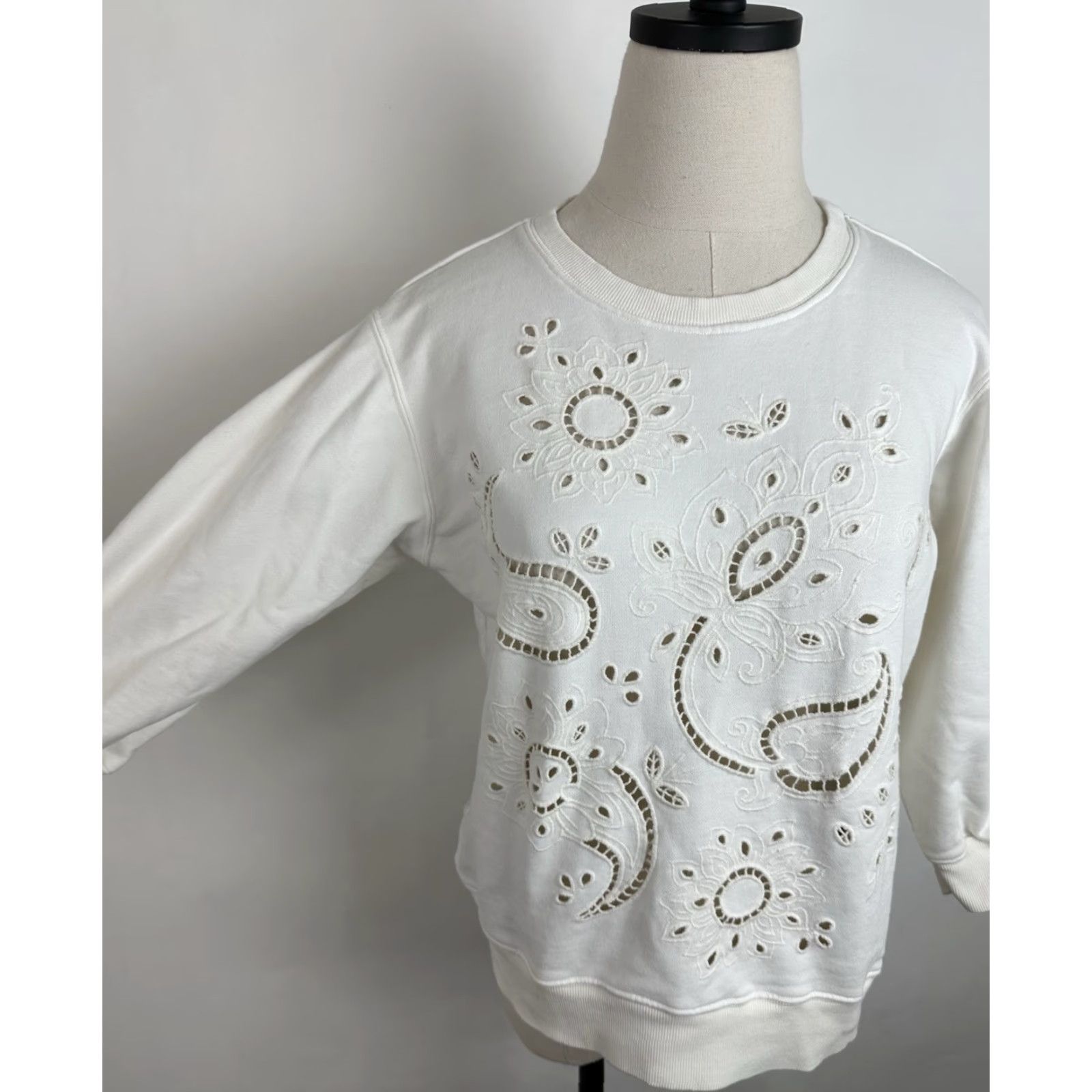 Johnny Was Johnny Was Sweatshirt Small Ivory Eyelet Paisley Embroidered Boho Crew Neck Womens Size S / US 4 / IT 40 - 4 Thumbnail