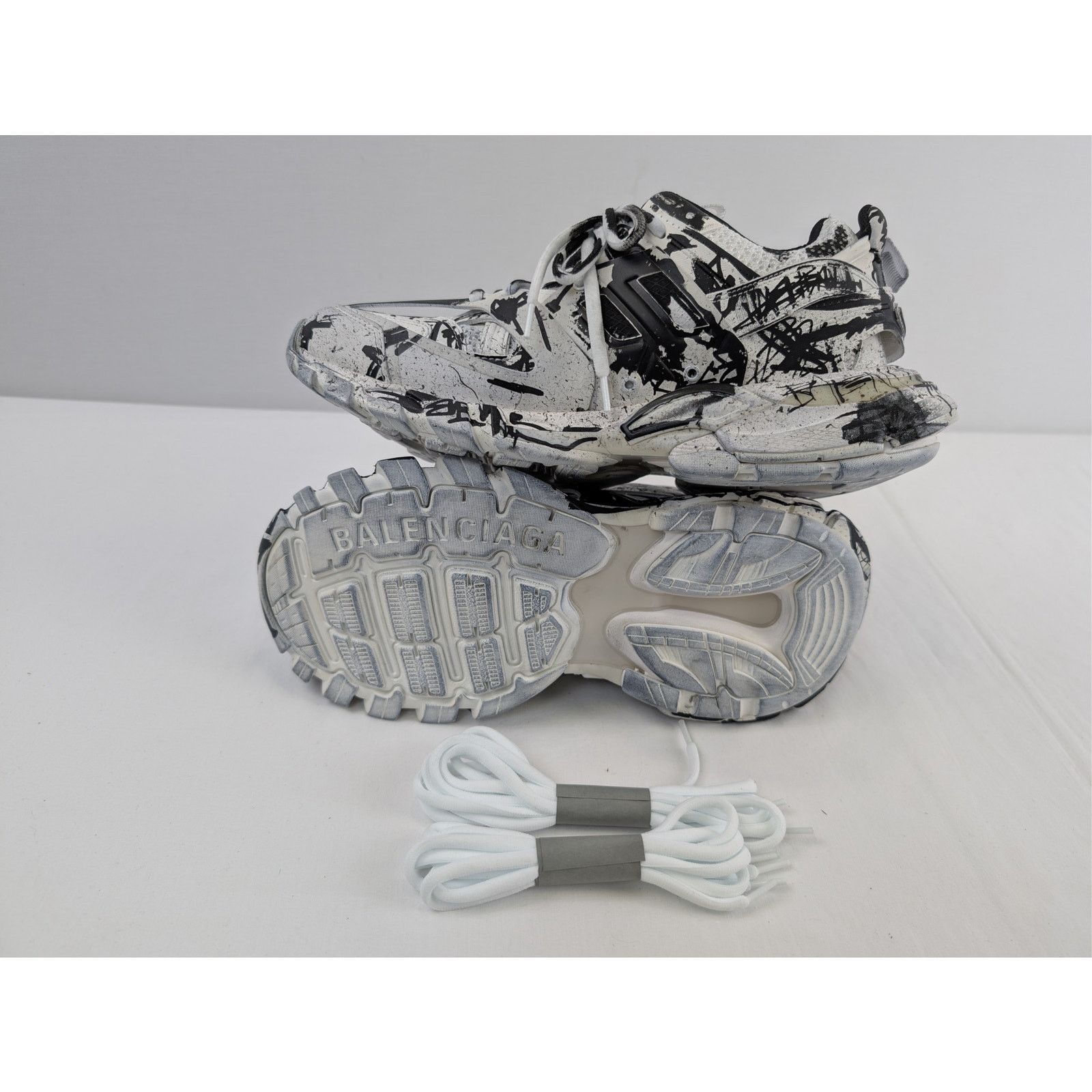 Balenciaga o1rshd1 Graffiti/Dirty/w Track Sneakers in White/Black Size US 7 / EU 40 - 1 Thumbnail