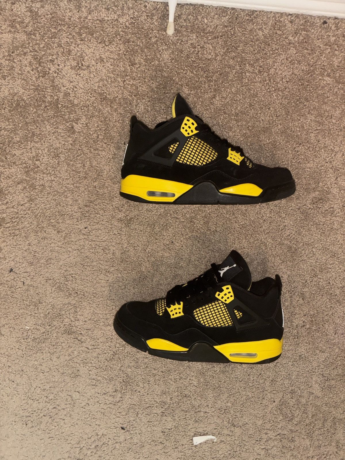 Other Jordan 4 retro Thunder (2023) Size US 9 / EU 42 - 3 Thumbnail