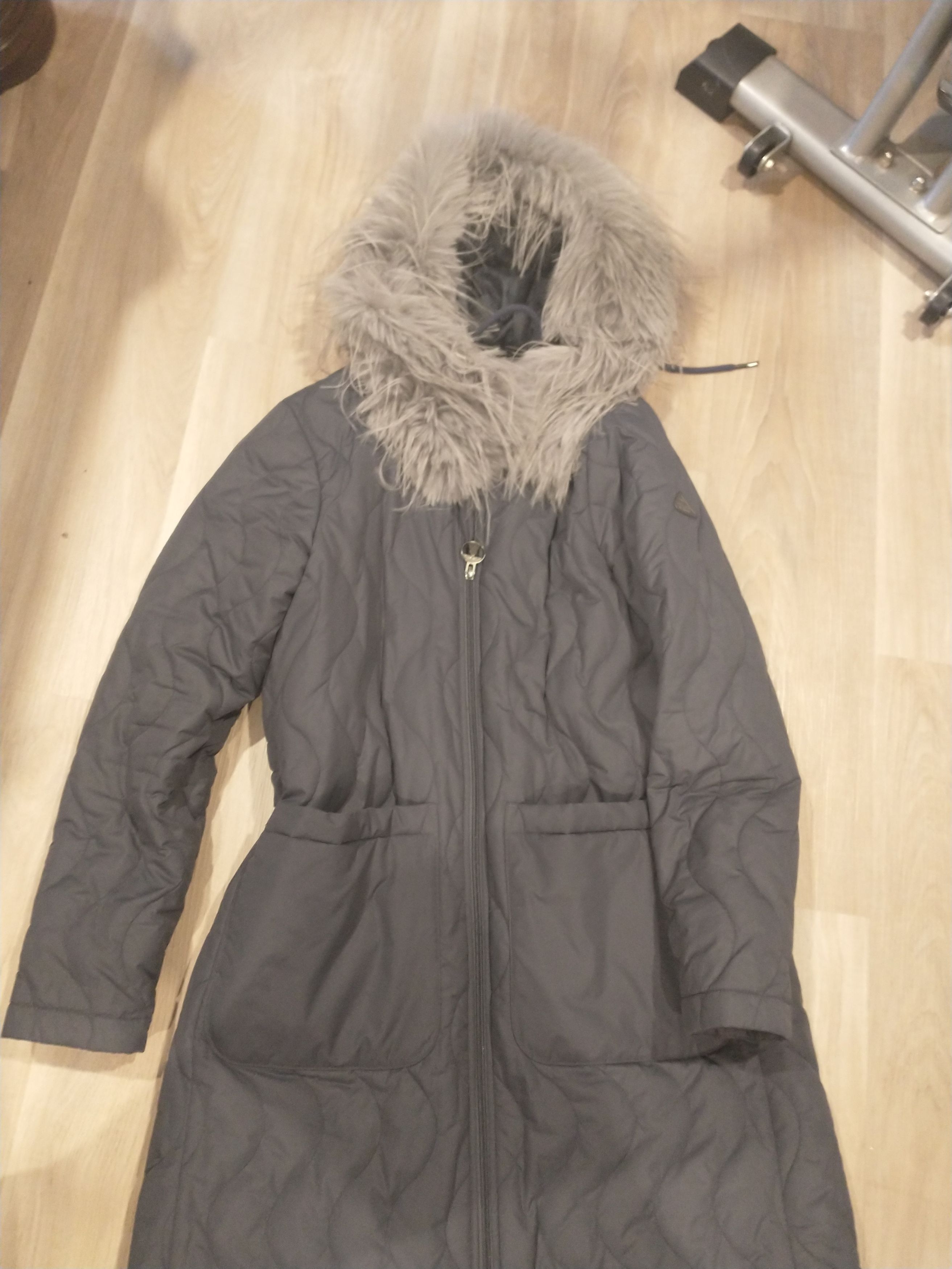 Barbour Ladies long quilted down coat with faux fur shawl Size M / US 6-8 / IT 42-44 - 8 Thumbnail