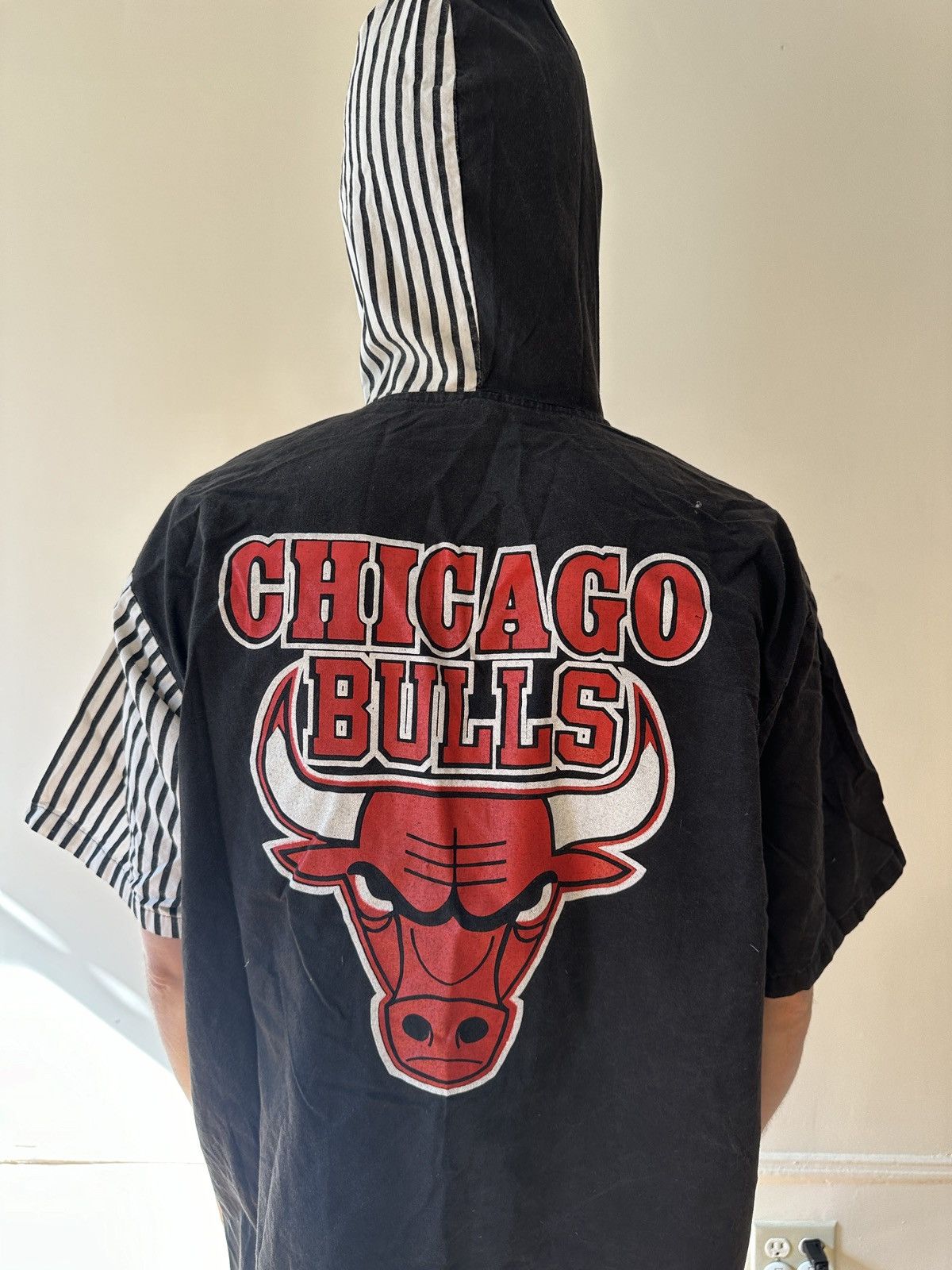 NBA × Vintage Vintage Chicago Bulls Short Sleeve Button Up / Hoodie Size US M / EU 48-50 / 2 - 3 Thumbnail