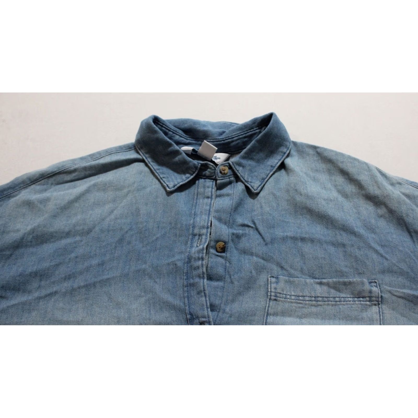 Old Navy Old Navy Women's Oversized Button-Down Shirt Medium Wash Small Blue Size S / US 4 / IT 40 - 2 Thumbnail