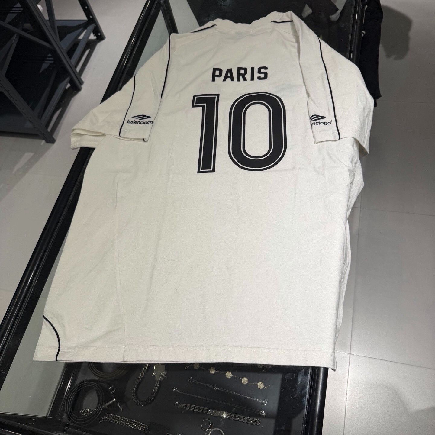 Balenciaga balenciaga white football short sleeve tee Size US S / EU 44-46 / 1 - 1 Thumbnail