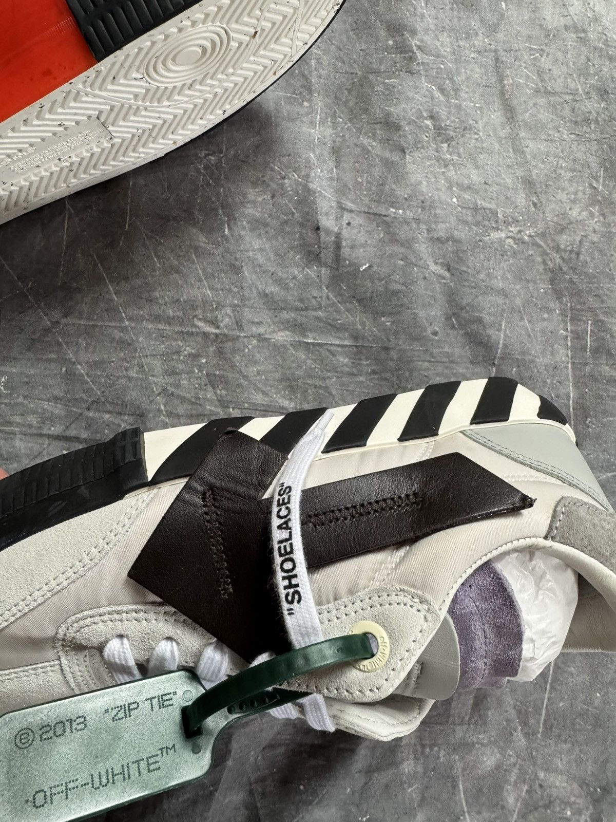 Off-White Off-White Vulcanized Sneakers in White / Black Size US 8 / EU 41 - 6 Thumbnail