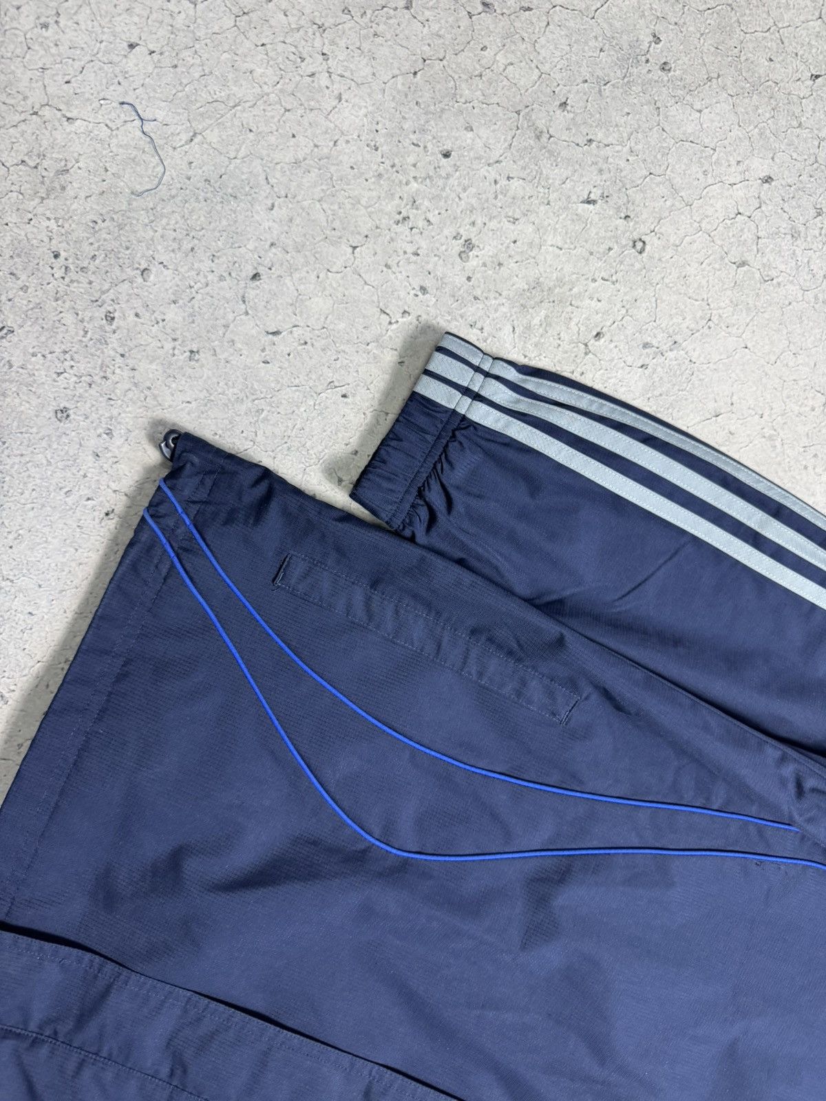 Adidas Adidas FC Chelsea Y2K Nylon Football Jacket Vintage Size US L / EU 52-54 / 3 - 3 Thumbnail