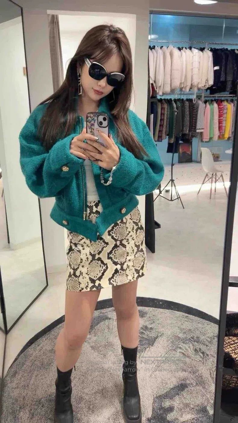 Chanel Chanel 19K Snow Series Peacock Blue and Green Glazed Buckl Size XS / US 0-2 / IT 36-38 - 8 Thumbnail