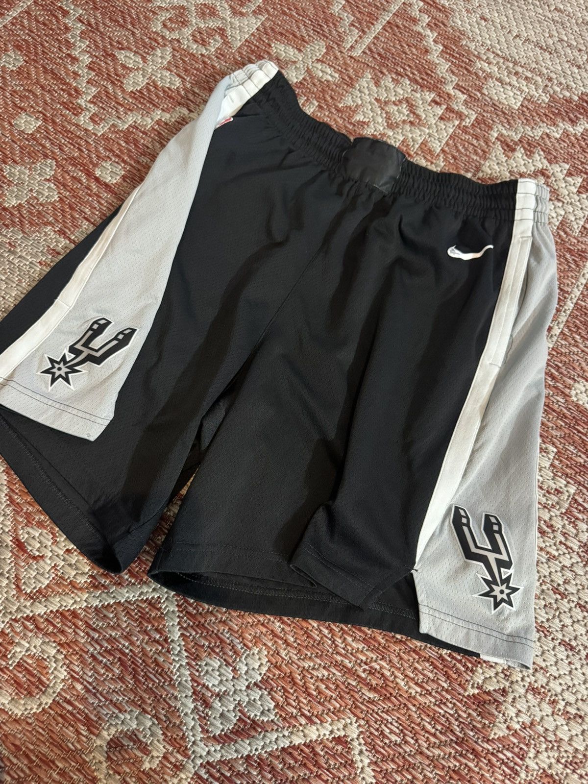 Nike San Antonio Spurs Nike Shorts Team Issues Sz XL Size US 38 / EU 54 - 1 Thumbnail