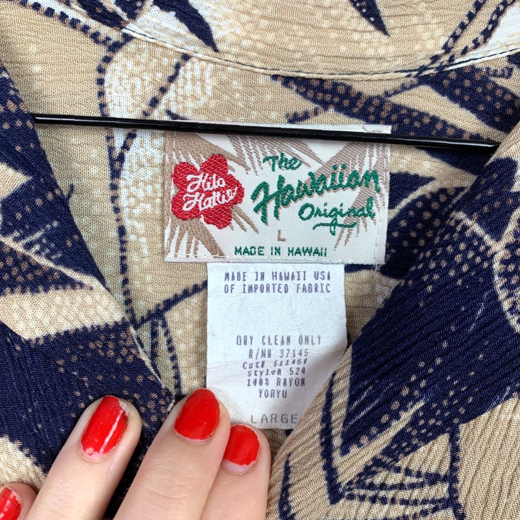 Hilo Hattie Vintage Hilo Hattie Hawaiian Crepe Rayon Short Sleeve Shirt L Navy & Khaki 90s Sportswear/Beach Mens Size US L / EU 52-54 / 3 - 3 Thumbnail