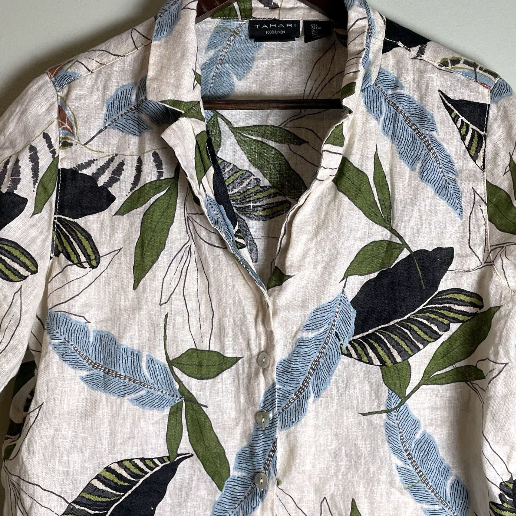 Vintage Tahari Top Women's L Linen Button Ivory Floral Coastal Casual tropical Hawaiian Palm Leaves 2020s Womens Size L / US 10 / IT 46 - 2 Thumbnail
