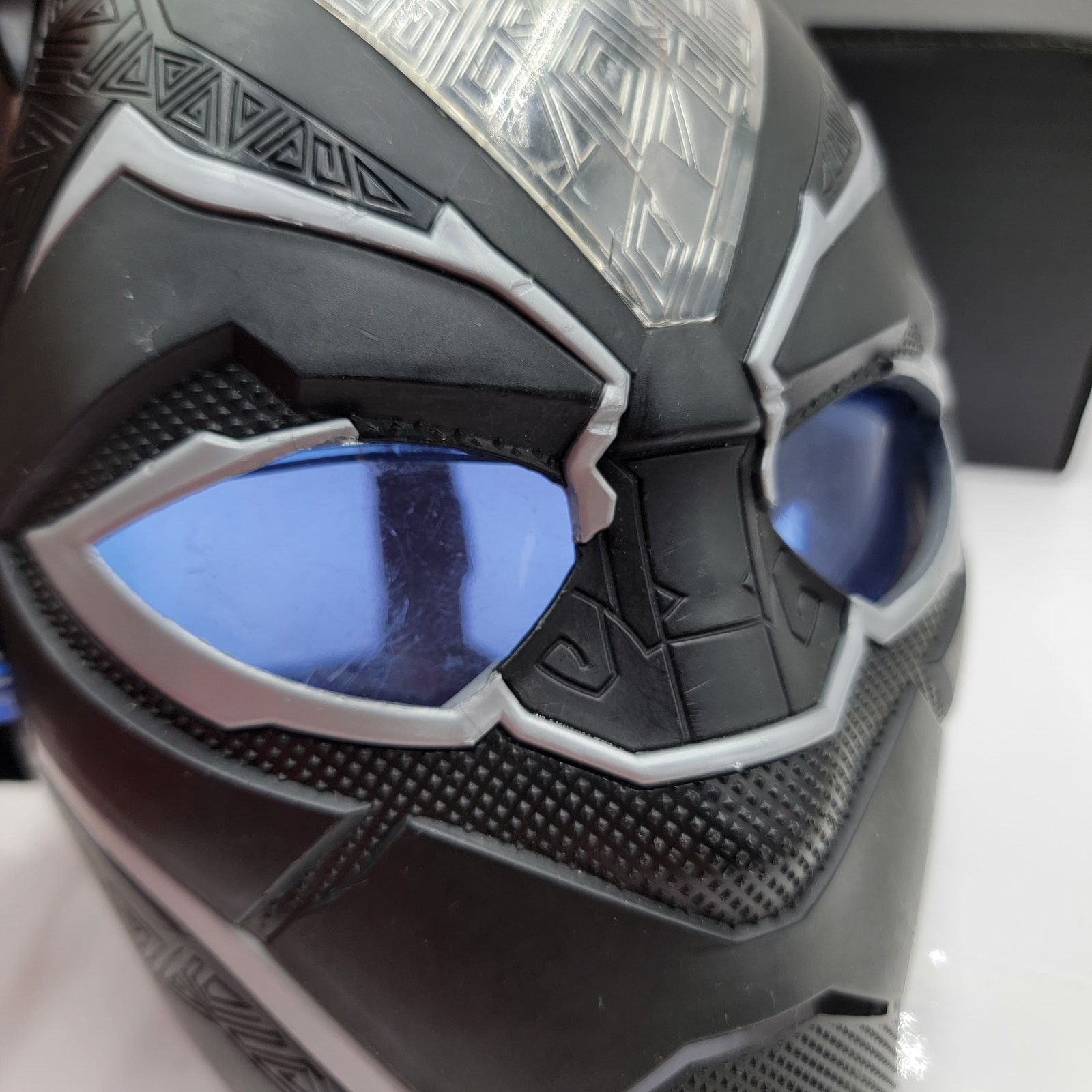 Marvel Comics Spiderman Mask and Black Panther Light Up Mask 2 Pack Bundle Size ONE SIZE - 4 Thumbnail