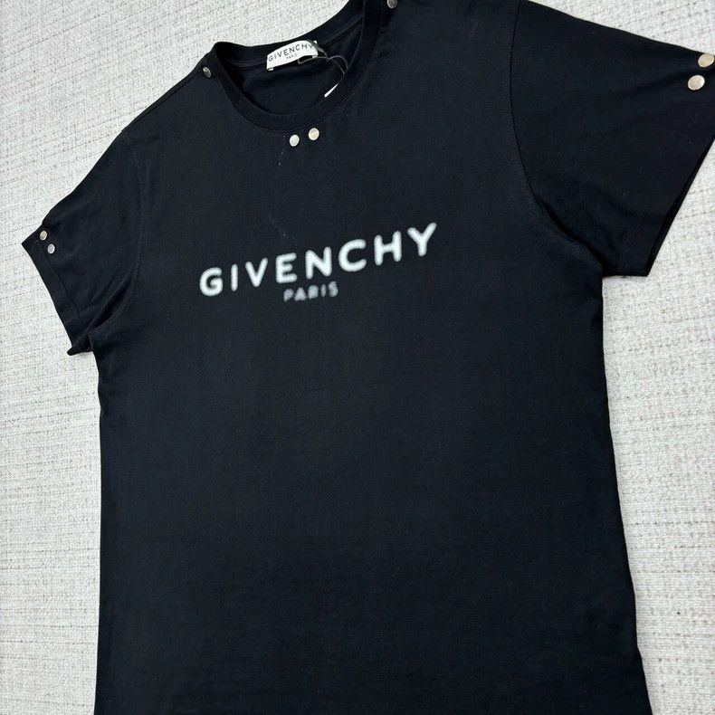 Givenchy Givenchy Blurred Letter Printed Crewneck Short-sleeve 2506- Size US XS / EU 42 / 0 - 3 Thumbnail