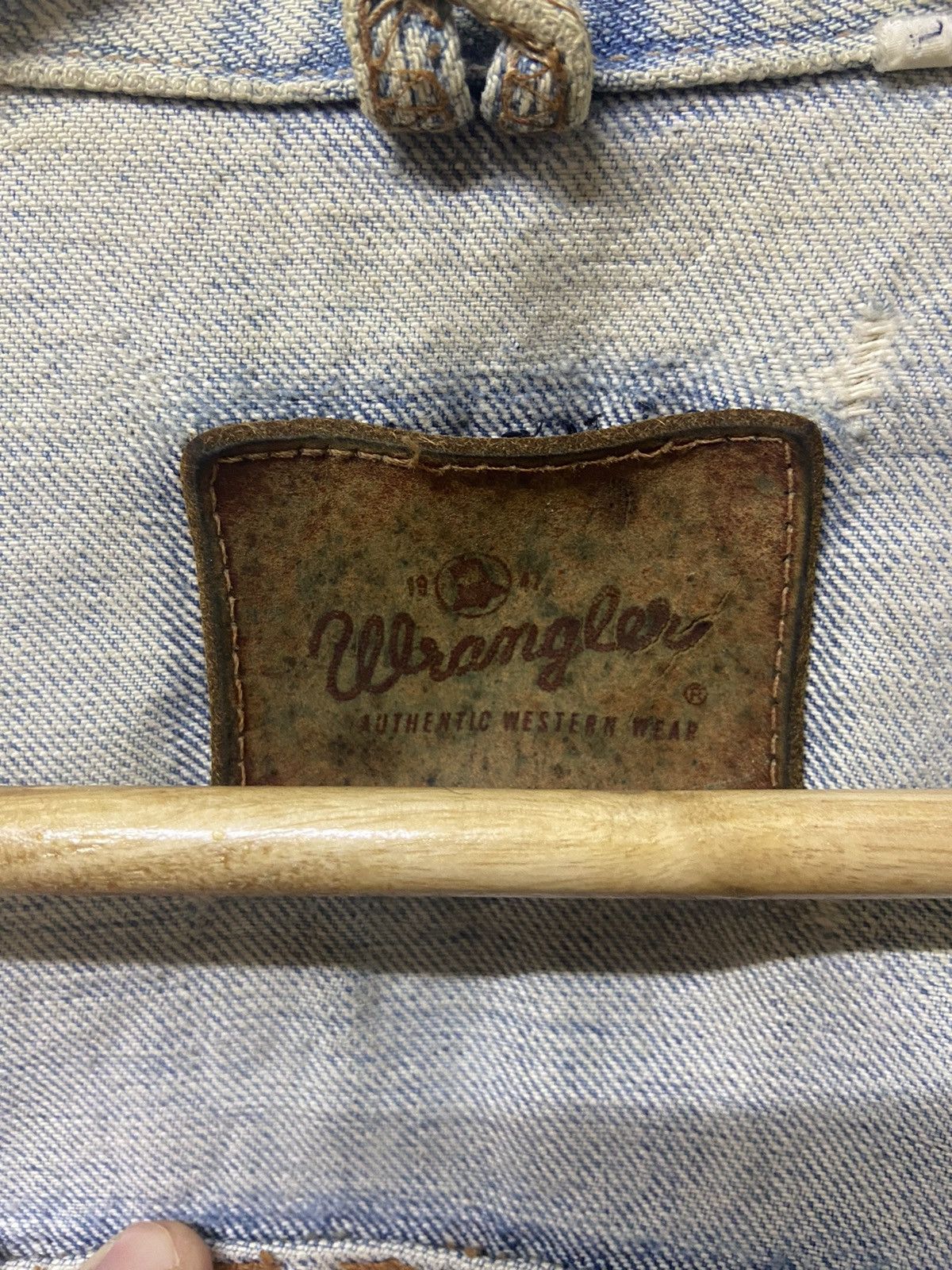 Vintage × Wrangler Vintage Wranglers Distressed Denim Jacket Size US L / EU 52-54 / 3 - 16 Thumbnail