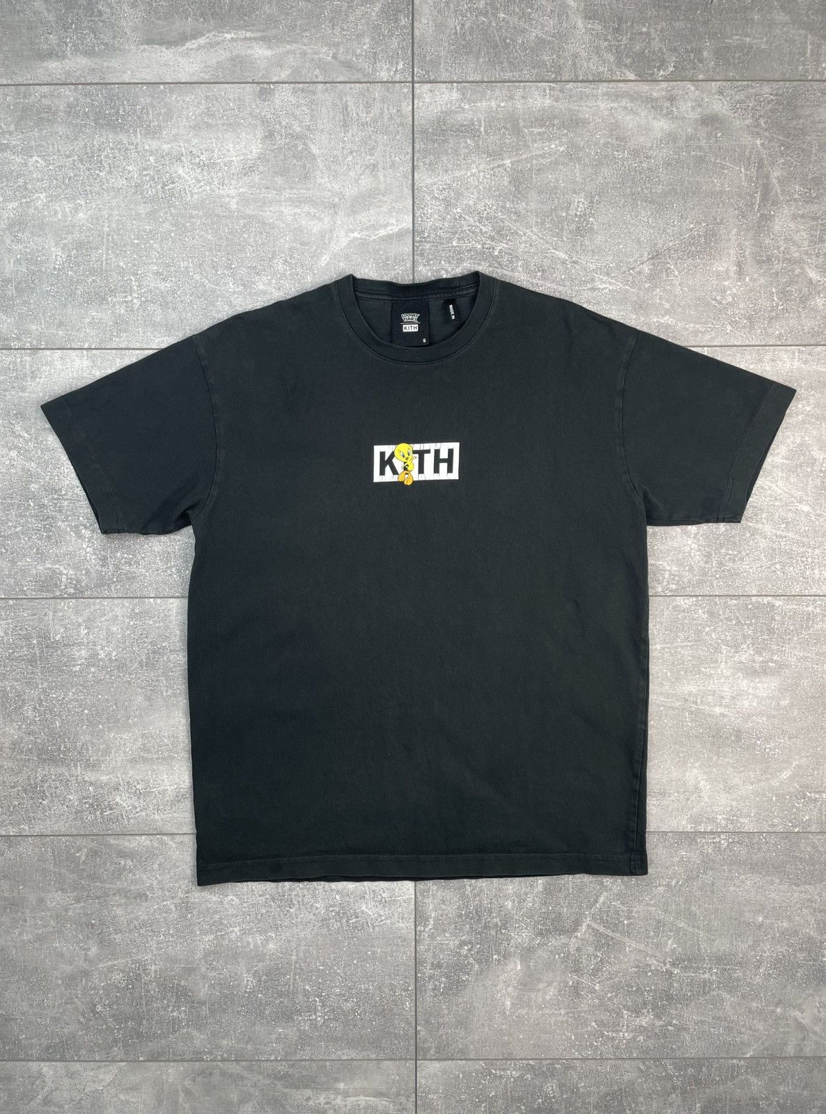 トップス Kith Looney Tunes Tweety Box Logo Tee Kith x Looney Tunes Tweety Classic Logo Tee T-shirt | eBay