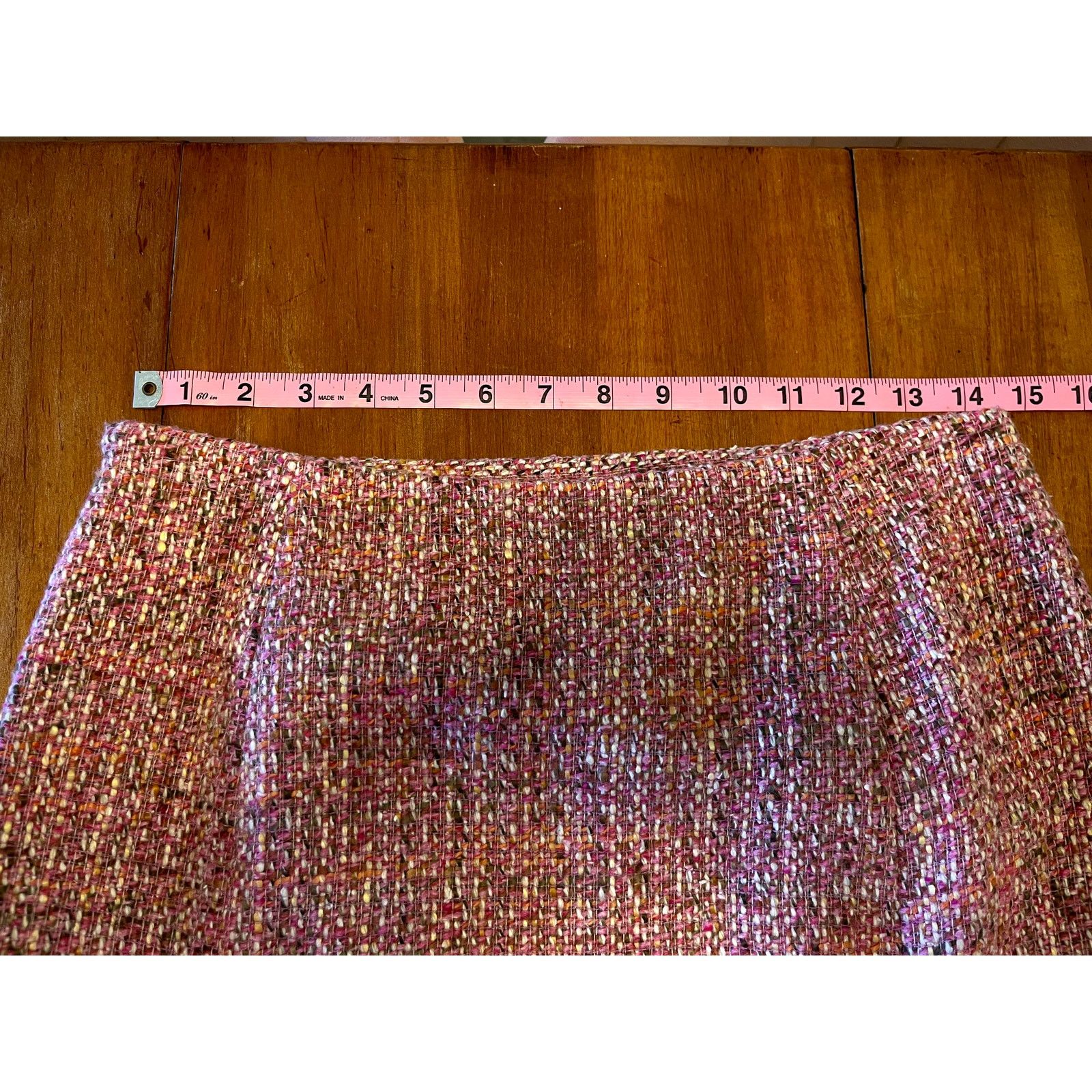 Neiman Marcus Neiman Marcus Exclusive Pink Tweed Skirt Size 4 Fit N Flair Size 29" - 4 Thumbnail