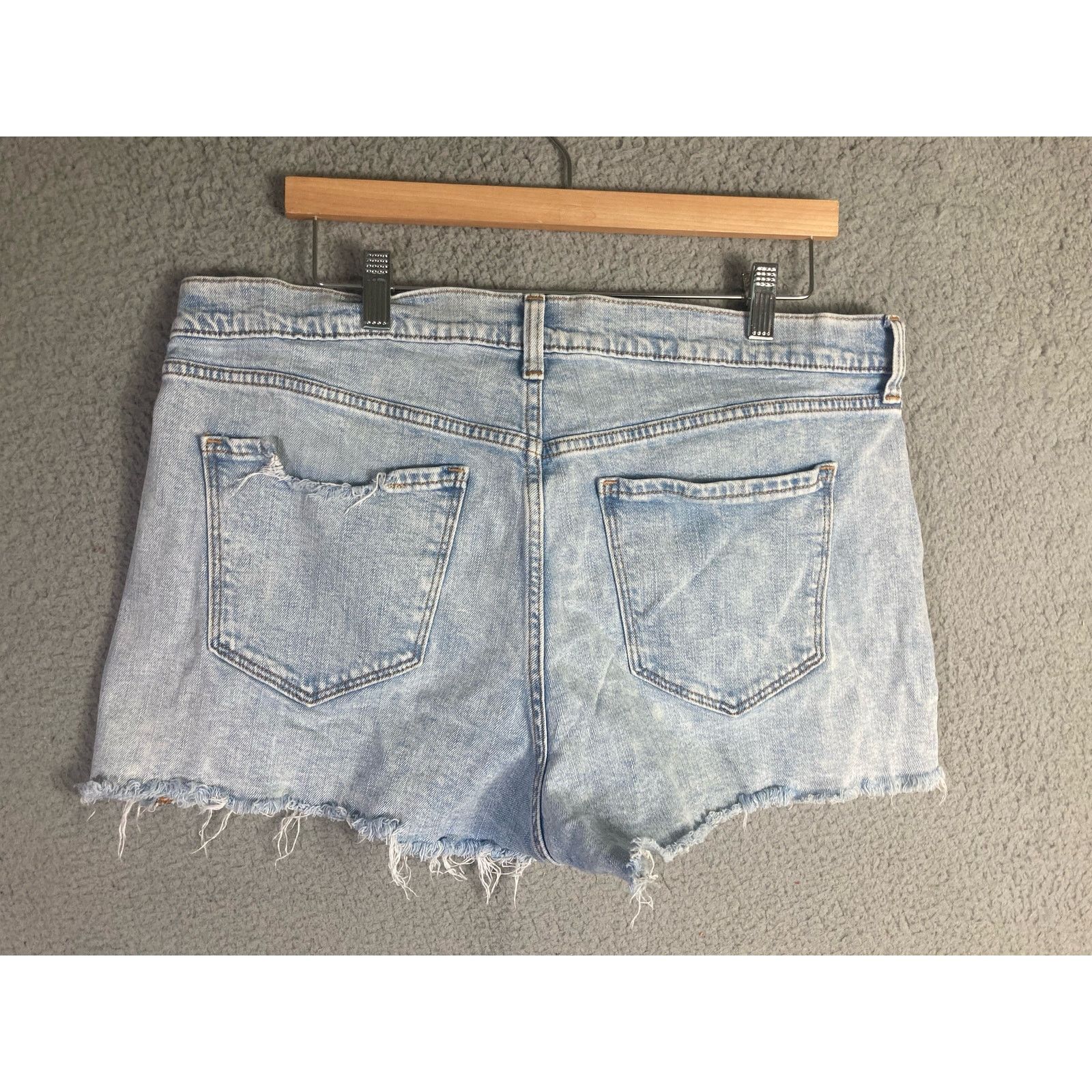 Old Navy Old Navy Women's Boyfriend Denim Shorts Size 14 Blue Hem Size 36" / US 14 / IT 50 - 3 Thumbnail