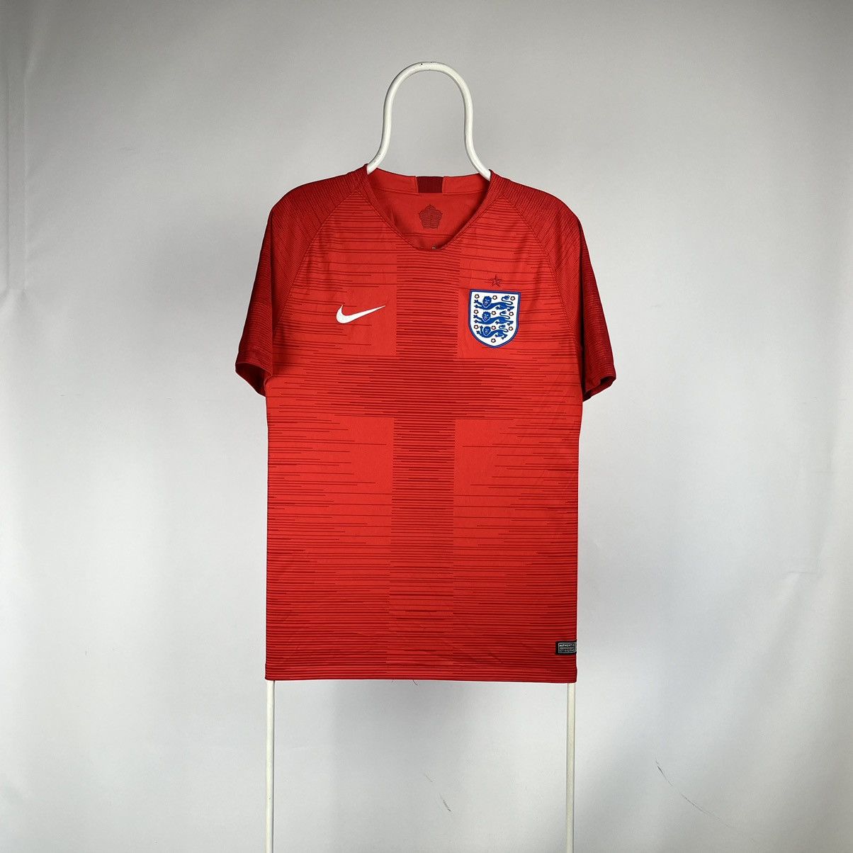 Nike Nike England jersey all print 2018/19 home jersey Size US L / EU 52-54 / 3 - 1 Thumbnail