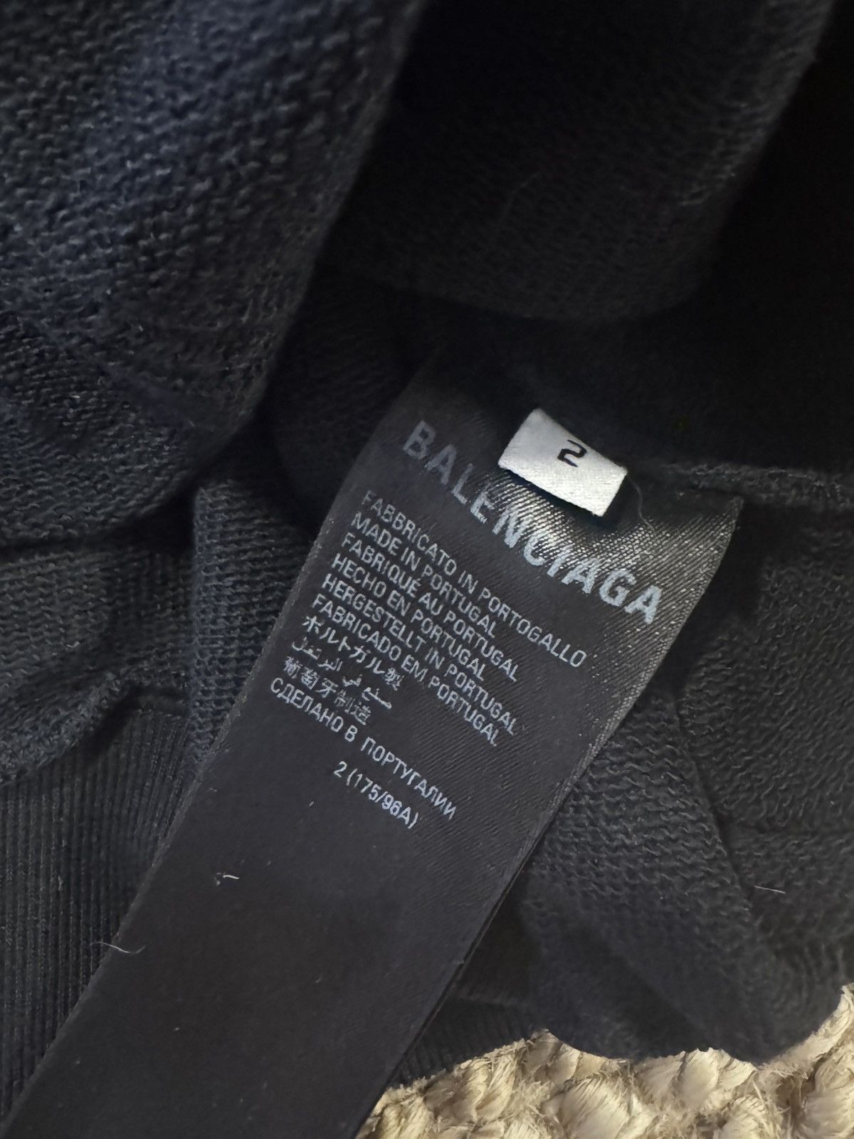 Balenciaga Balenciaga ‘Be Different’ Apple Hoodie Size US M / EU 48-50 / 2 - 5 Thumbnail