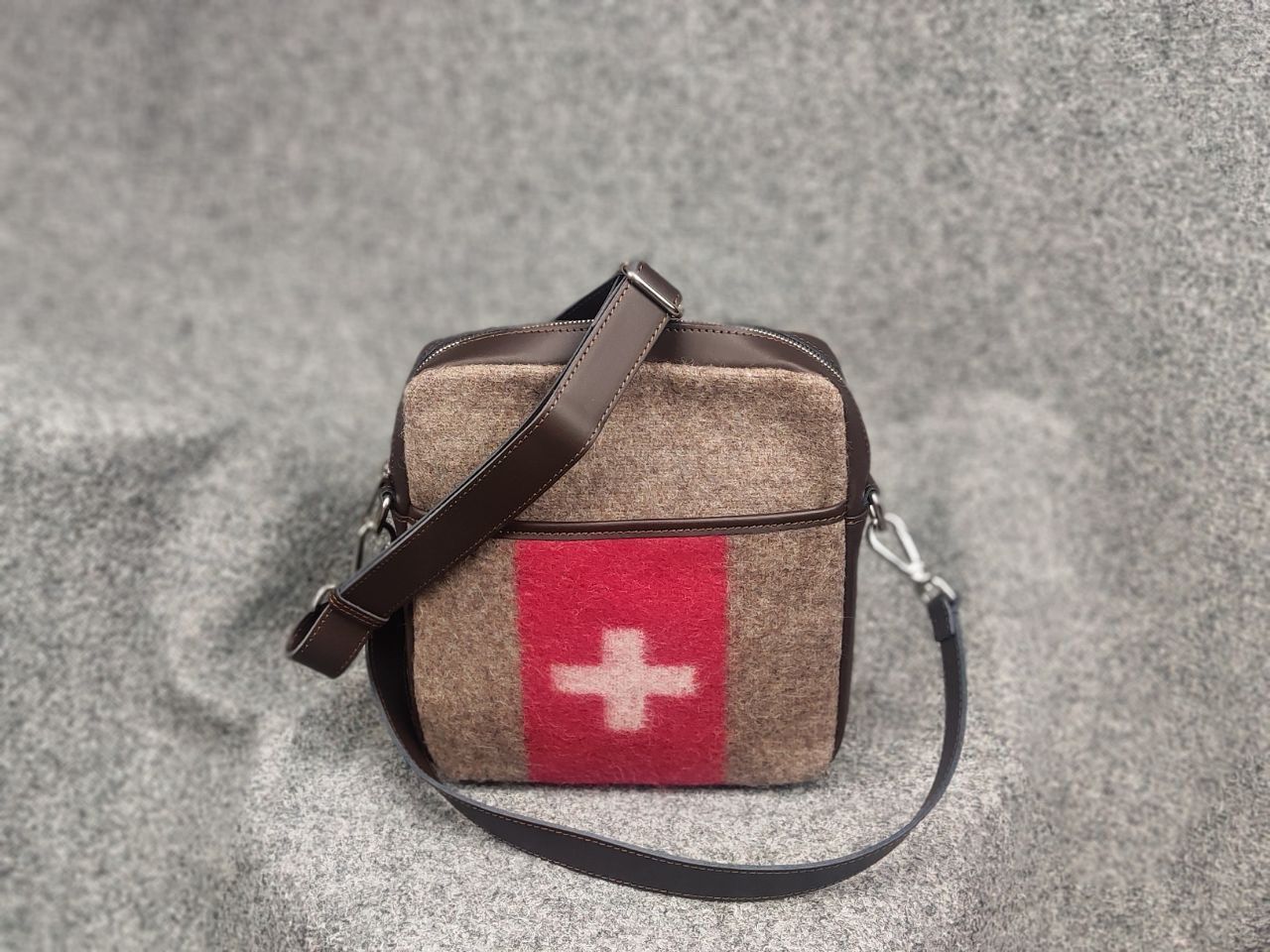 Vintage Eskimo woolen leather bag Swiss vintage Military Messenger Size ONE SIZE - 2 Thumbnail