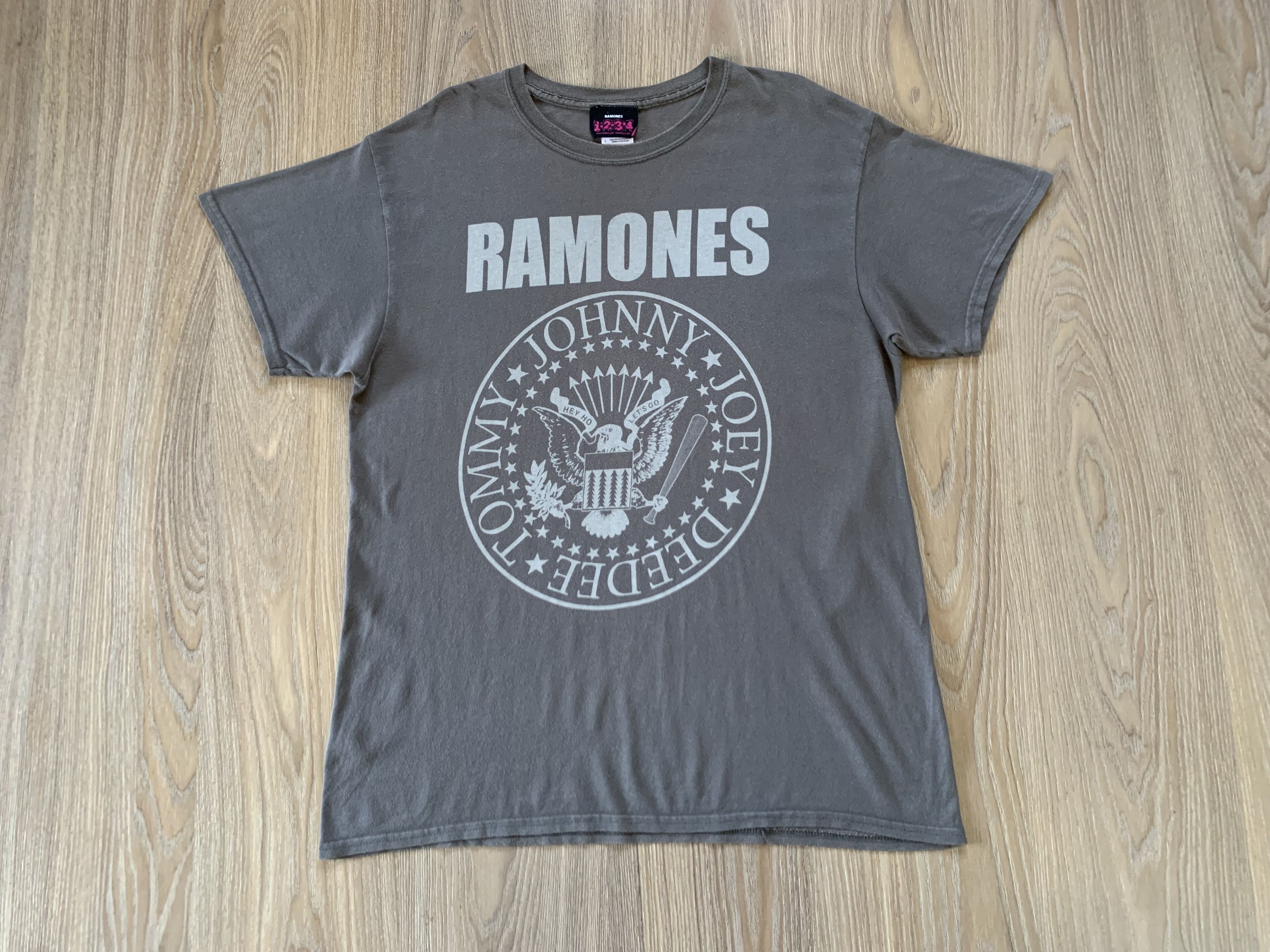 Band Tees × Vintage Rare Vintage Ramones Big Logo T Shirt Size US L / EU 52-54 / 3 - 2 Thumbnail