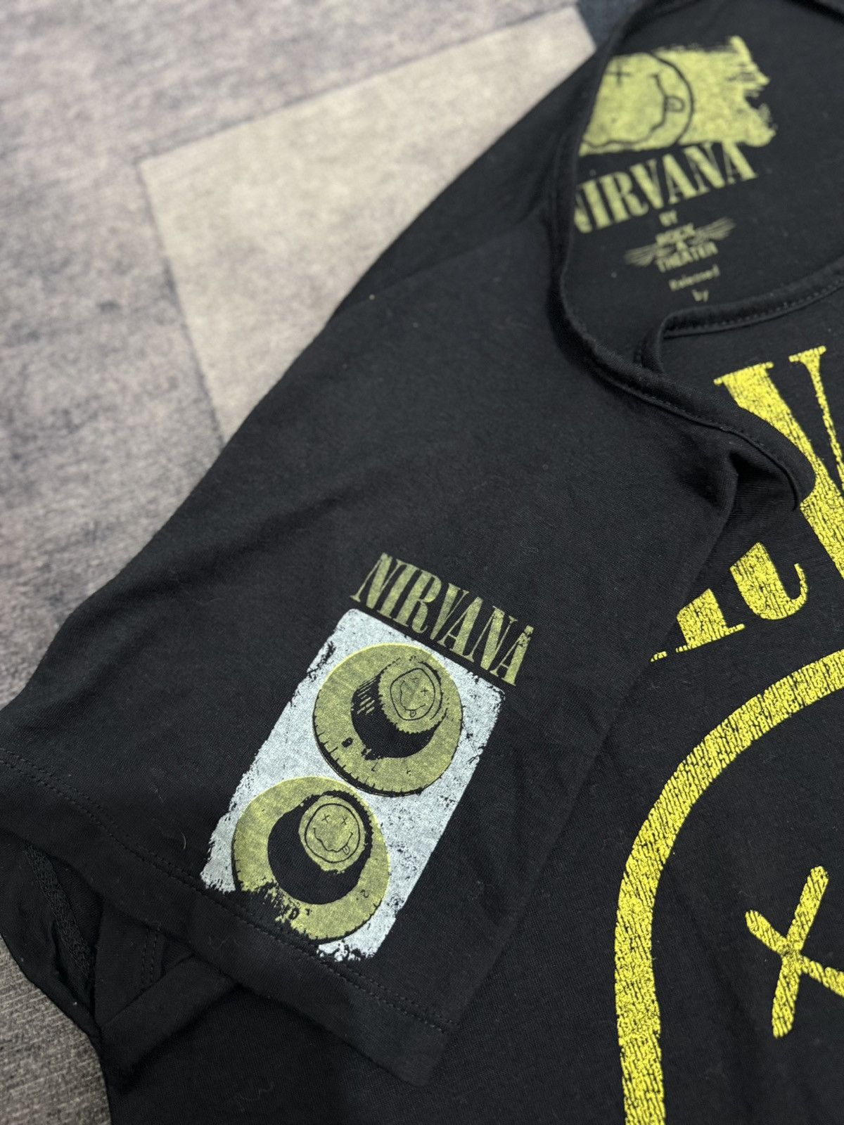 Nirvana NIRVANA BY ROCK A THEATER TSHIRT Size M / US 6-8 / IT 42-44 - 6 Thumbnail