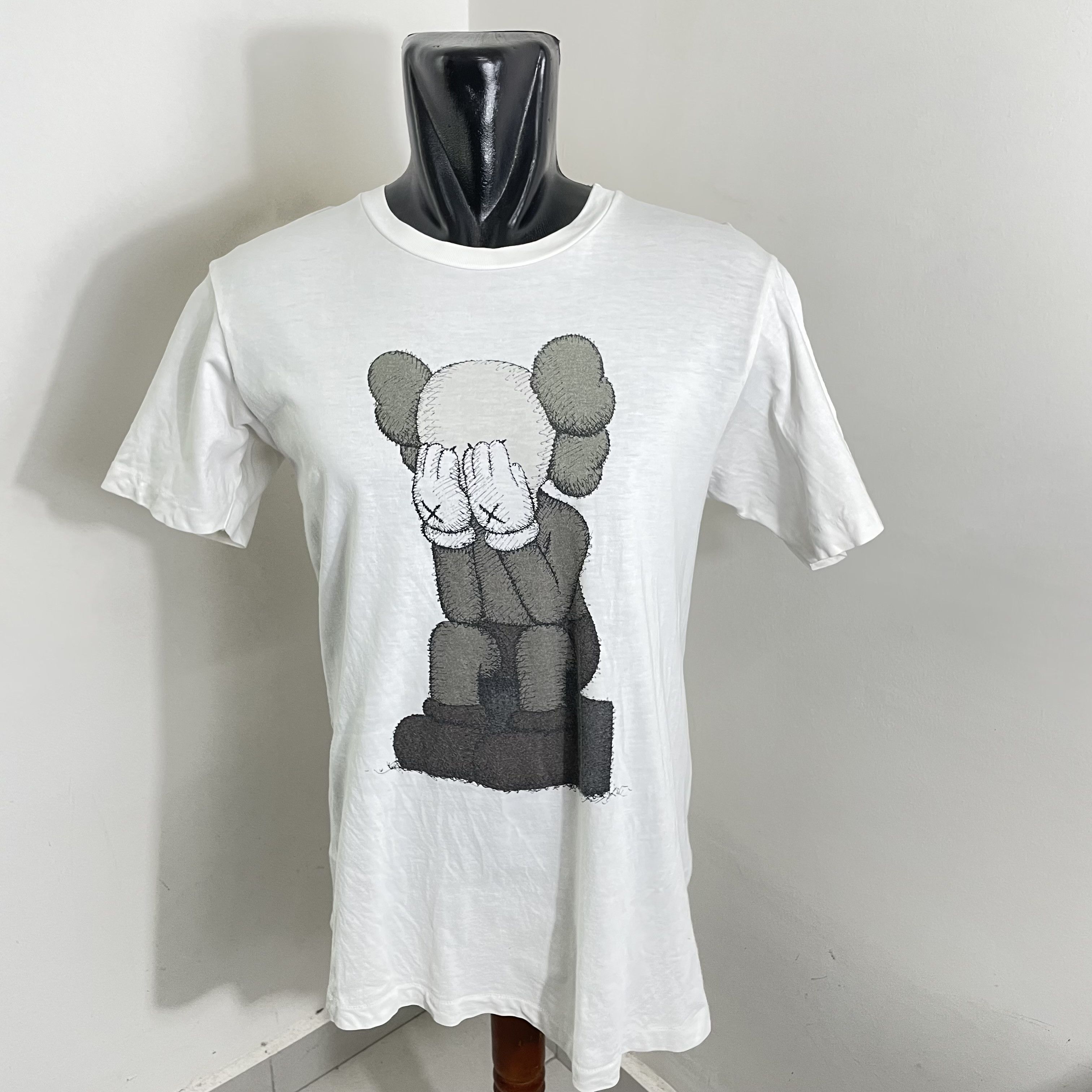 Kaws ⭐️SALE⭐️ [M] UNIQLO X KAWS LIMITED EDITION TSHIRT Size US M / EU 48-50 / 2 - 1 Thumbnail