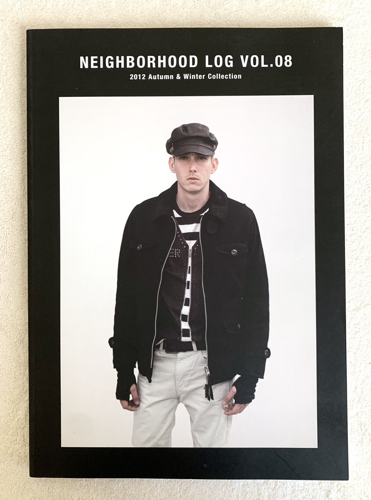 Japanese Brand × Neighborhood Neighborhood Log Vol. 08 A/W 2012 lookbook catalog Size ONE SIZE - 1 Thumbnail