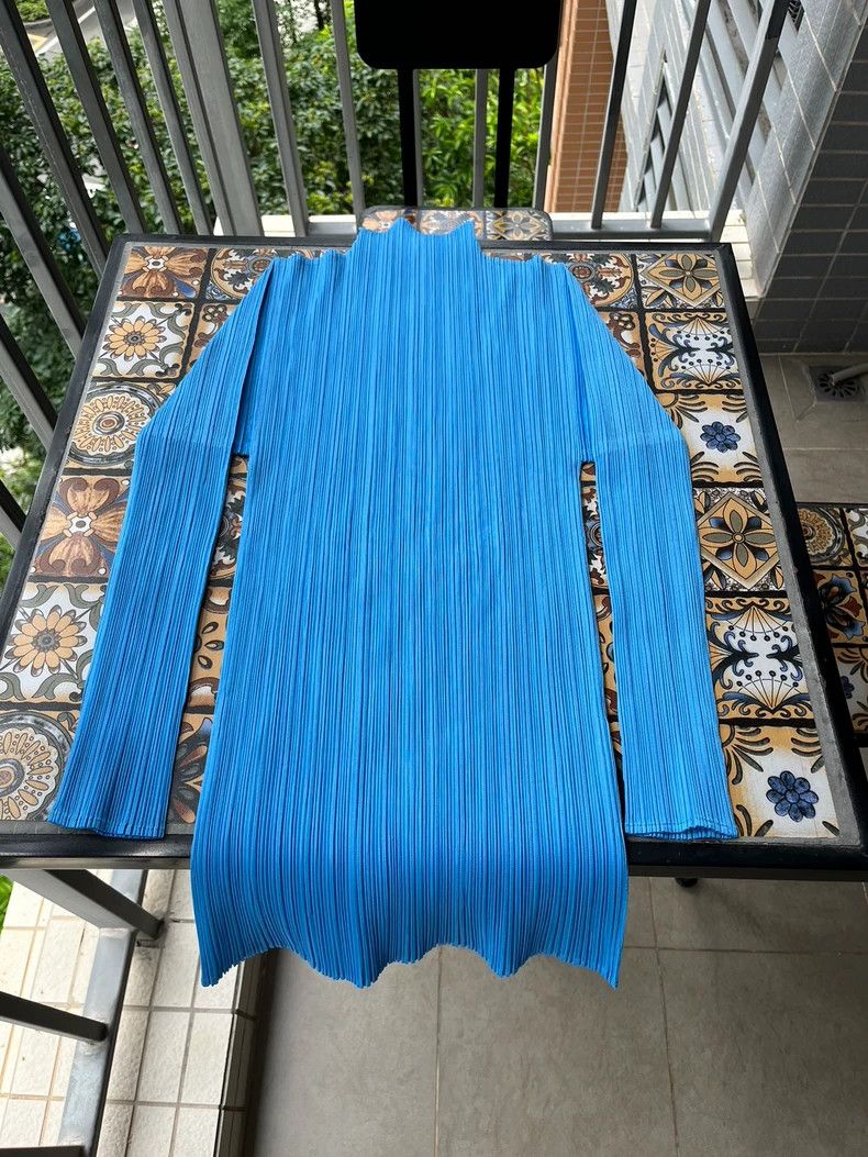 Issey Miyake Issey Miyake size:3 Blue pleated right-shoulder long-sleev Size XS / US 0-2 / IT 36-38 - 4 Thumbnail