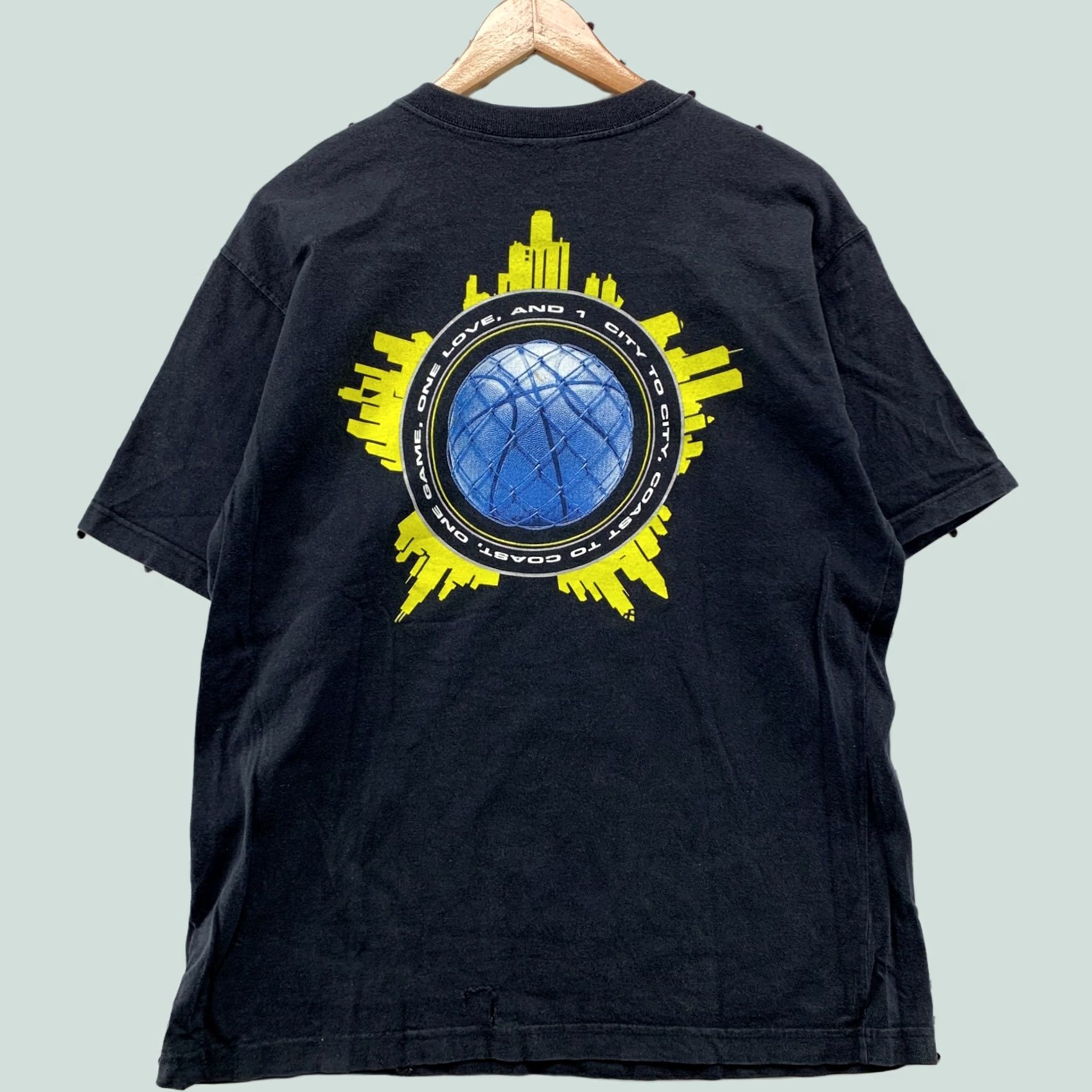 Vintage VINTAGE AND1 Basketball Shirt Mens L Black Yellow Graphic 21X27.5 Size US L / EU 52-54 / 3 - 1 Thumbnail