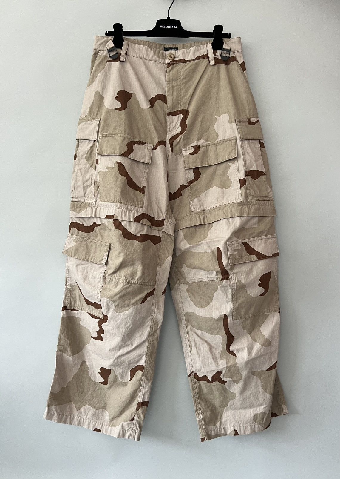 Balenciaga Large Camo Cargo Pants Size US 32 / EU 48 - 1 Thumbnail