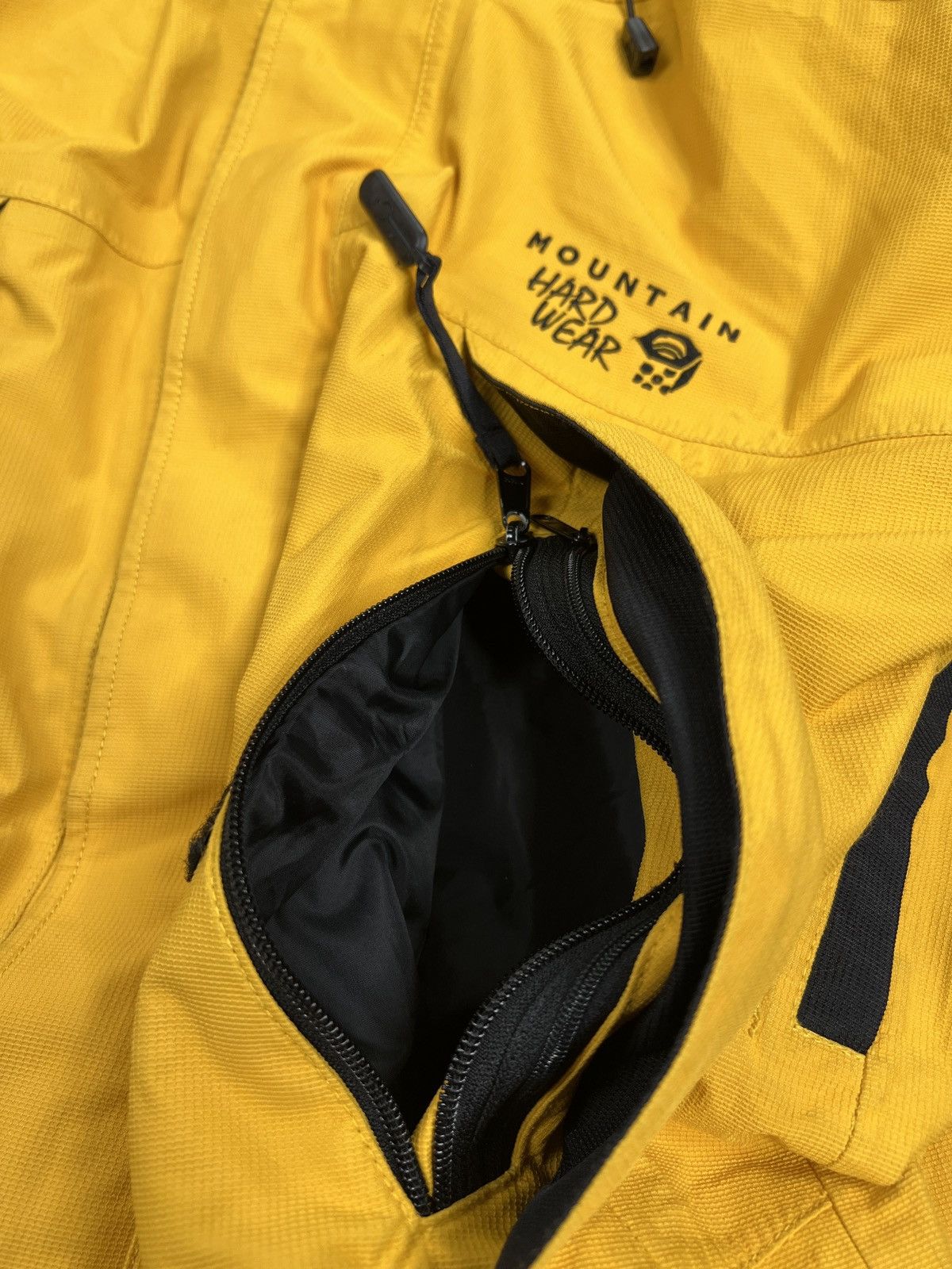 Mountain Hardwear Mountain Hardwear Gore Tex XCR Jacket Size L gorpcore Size US L / EU 52-54 / 3 - 11 Thumbnail