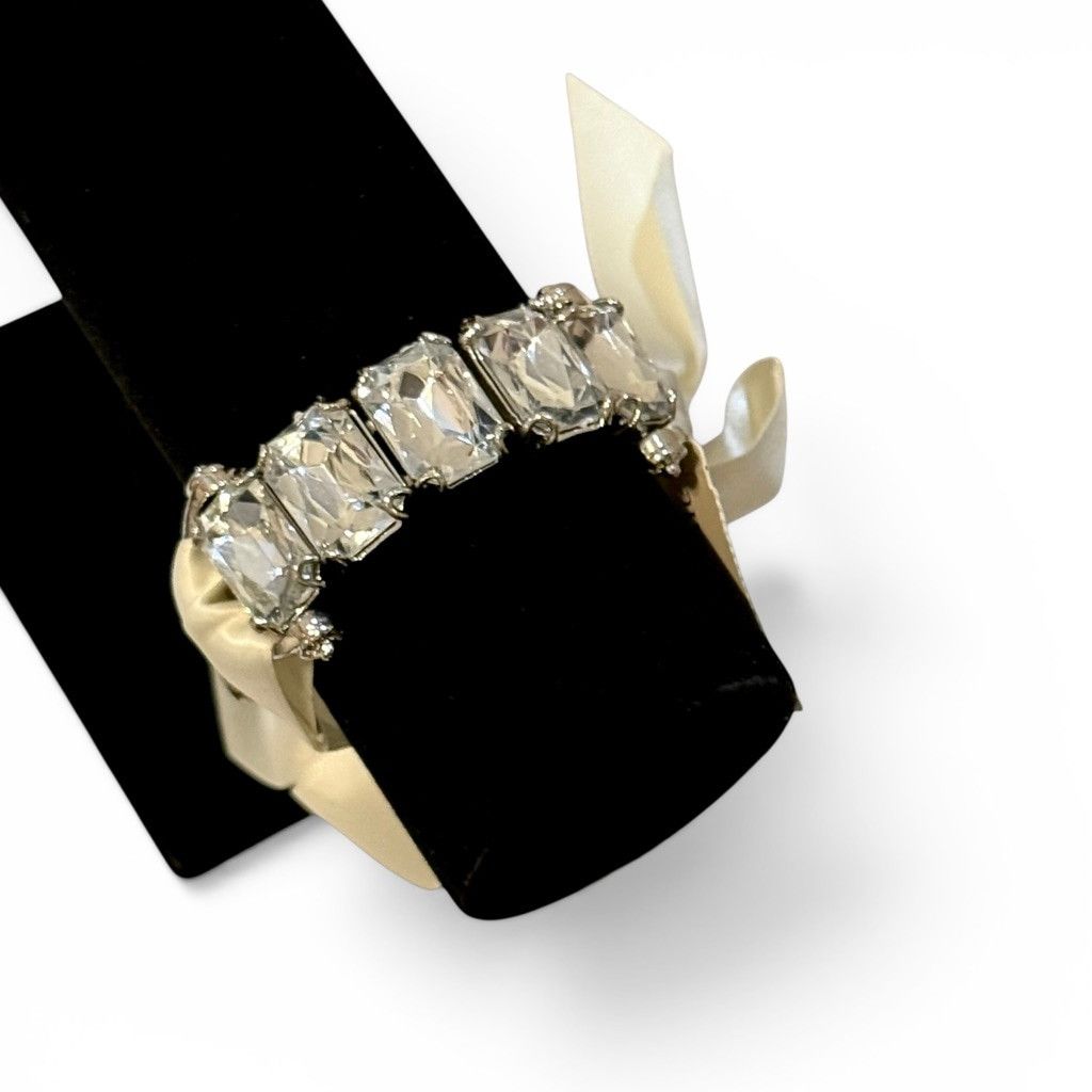 Aeropostale AEROPOSTALE Ivory Satin Bow Crystal Bracelet | NWT Size ONE SIZE - 4 Thumbnail