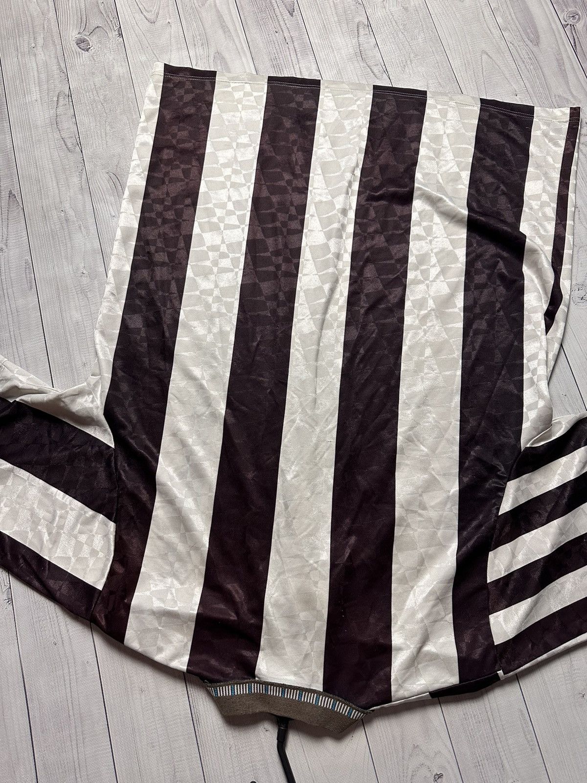 Umbro × Vintage Vintage New Castle United soccer jersey Umbro size XL logo Size US XL / EU 56 / 4 - 11 Thumbnail