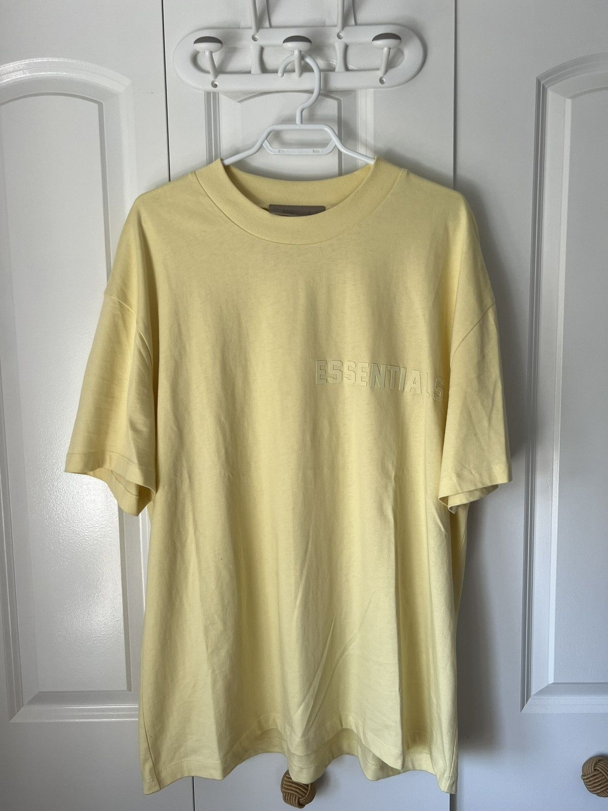Essentials Fear of God Essentials Tee “Canary” Size US L / EU 52-54 / 3 - 1 Thumbnail